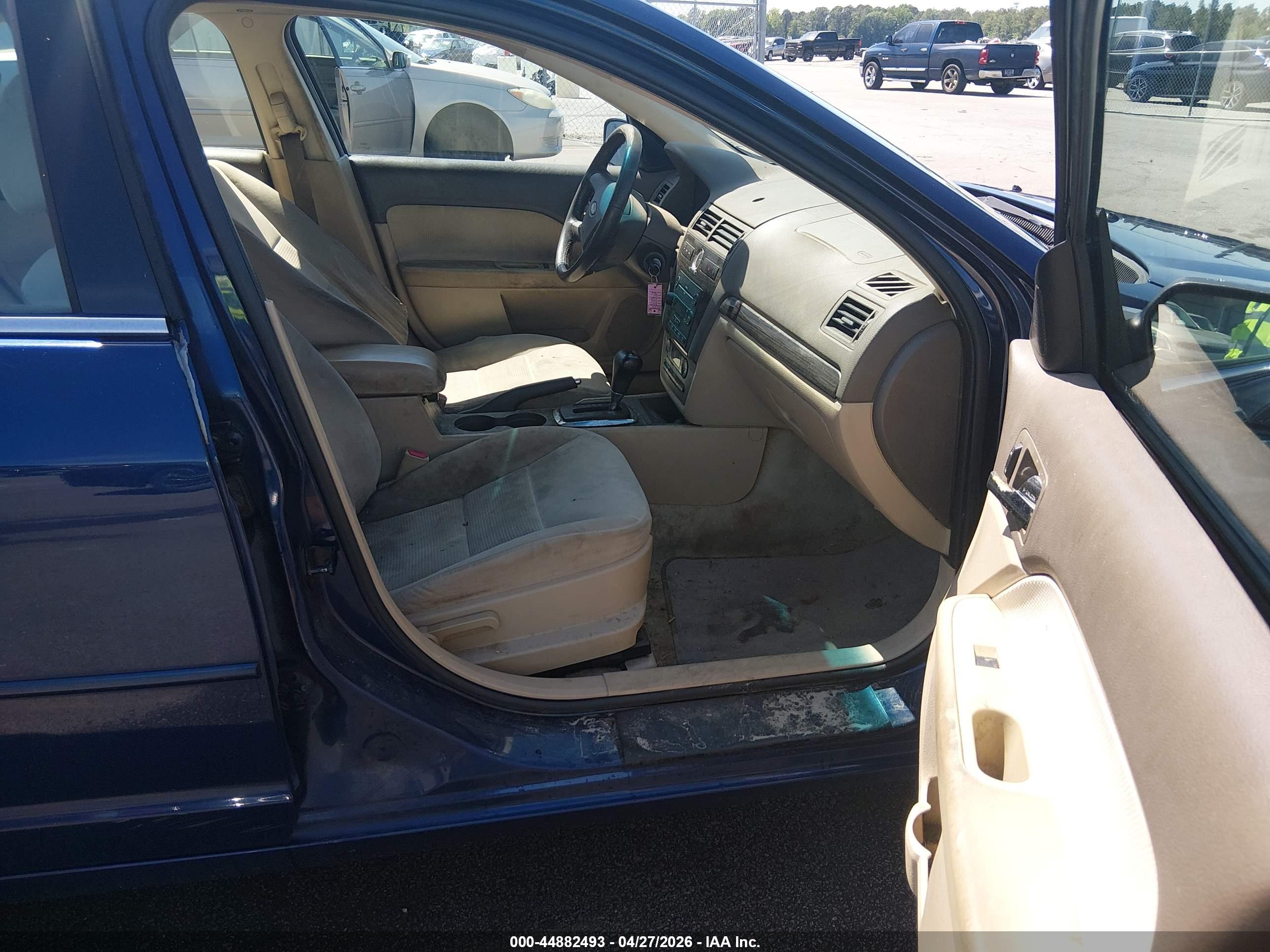 FORD FUSION image 5