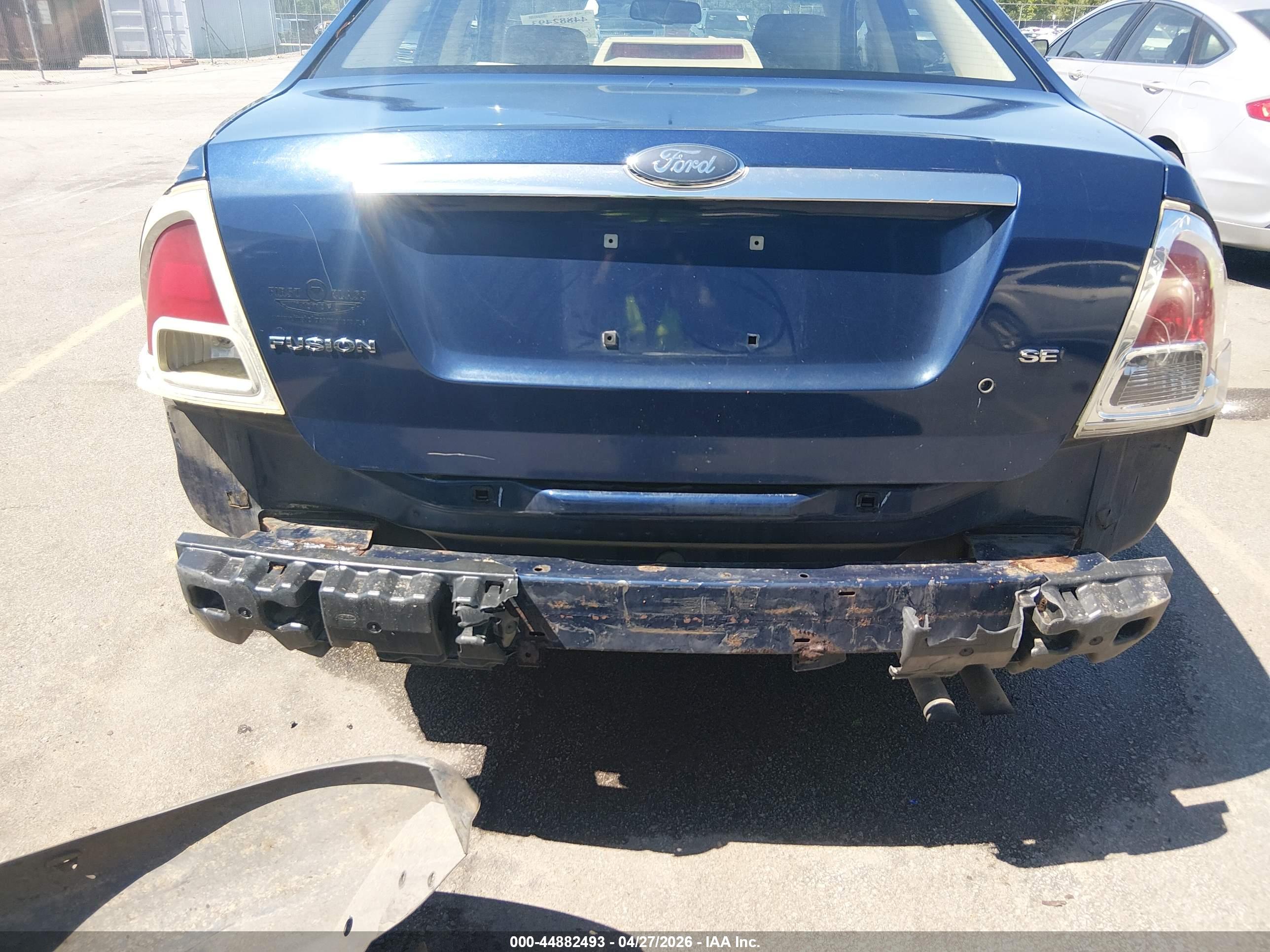 FORD FUSION image 6