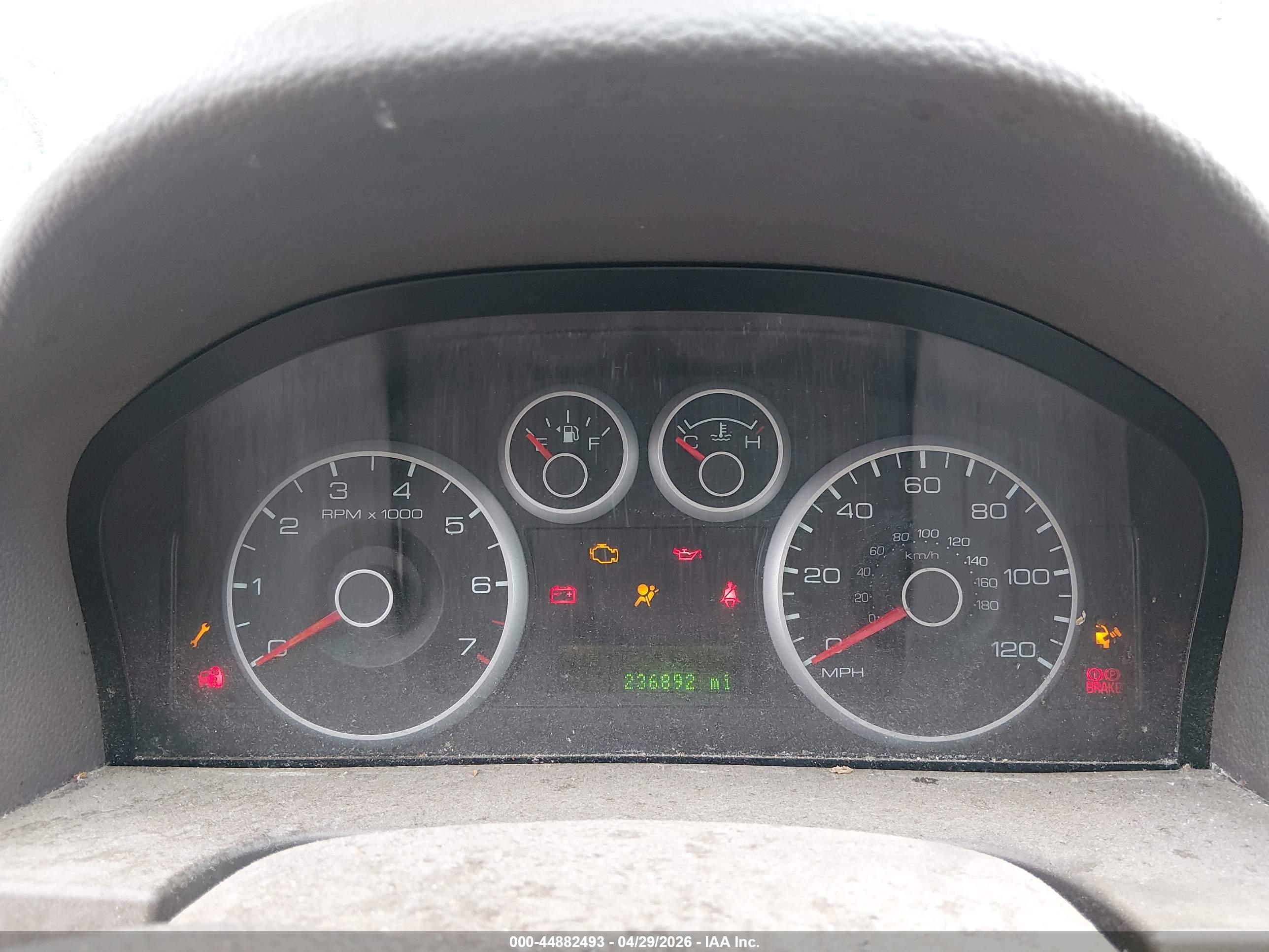 FORD FUSION image 7