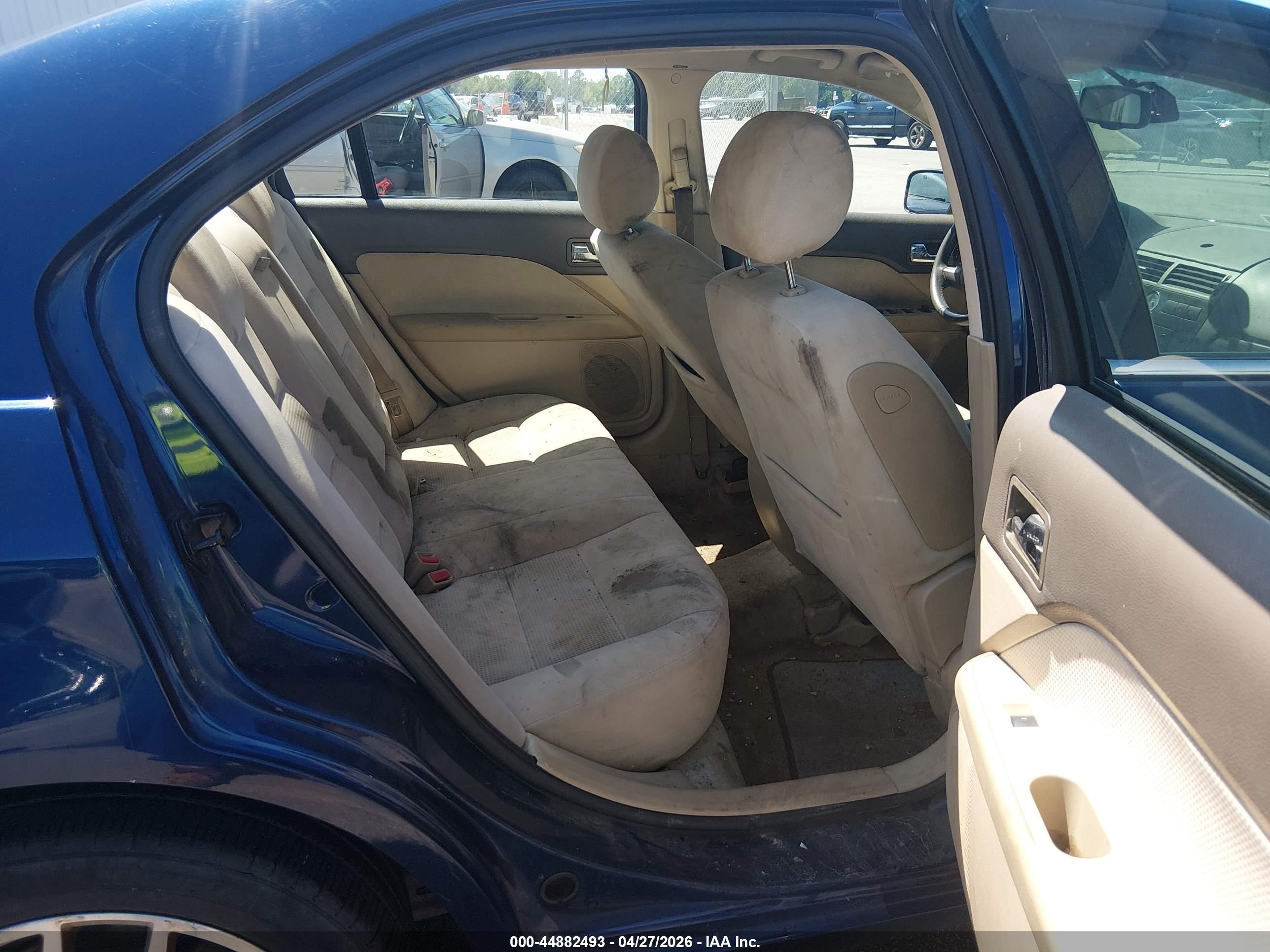 FORD FUSION image 8