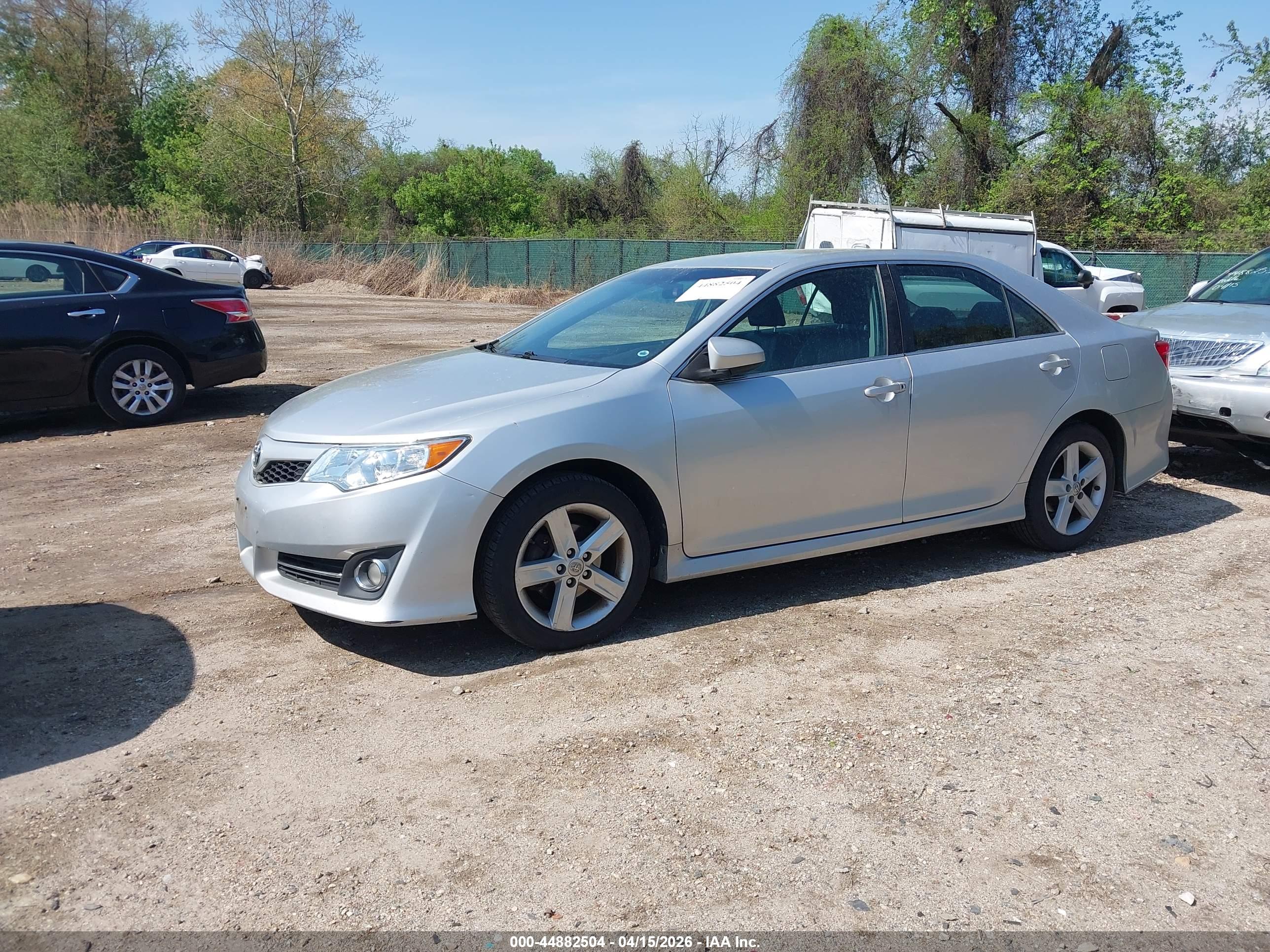 TOYOTA CAMRY image 2