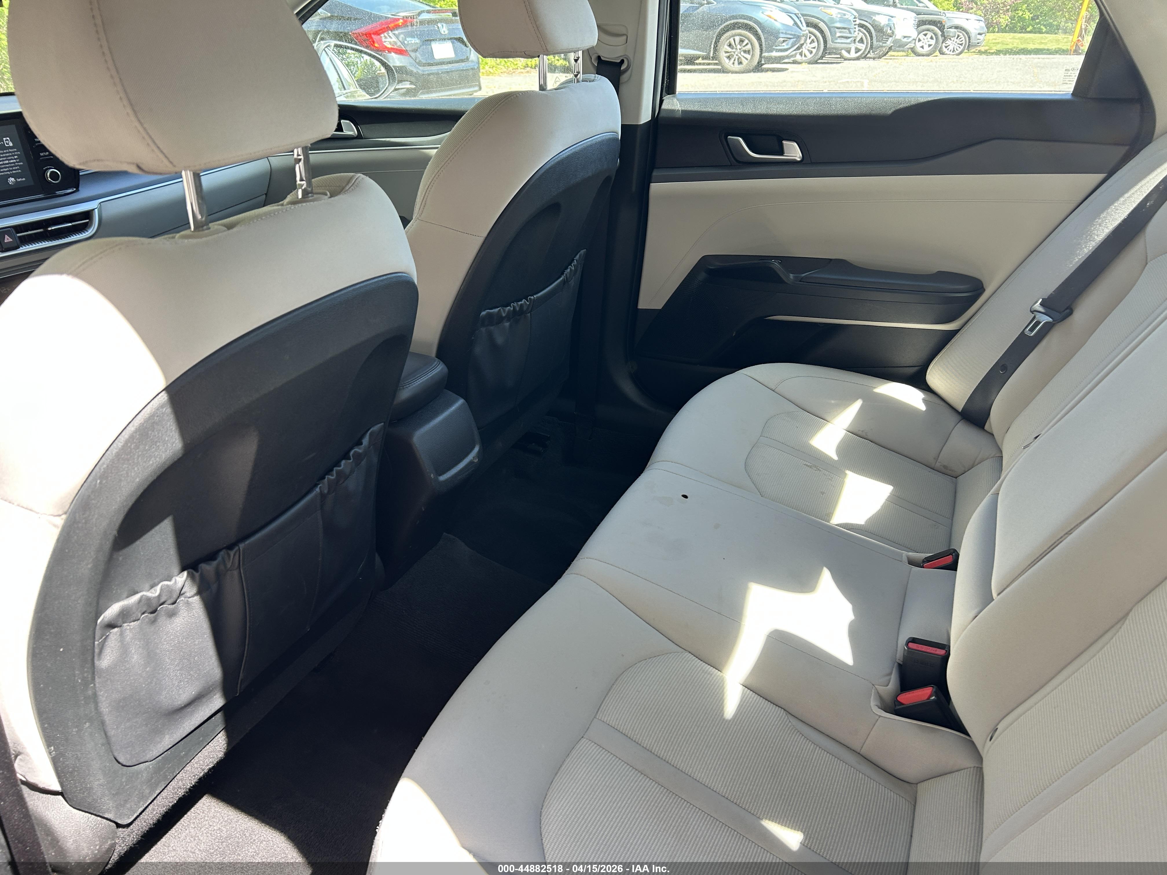KIA K5 image 8
