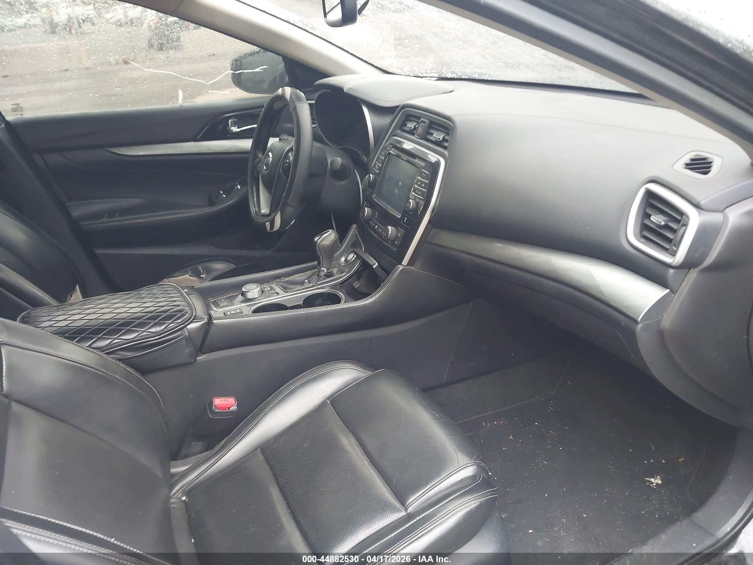 NISSAN MAXIMA image 5
