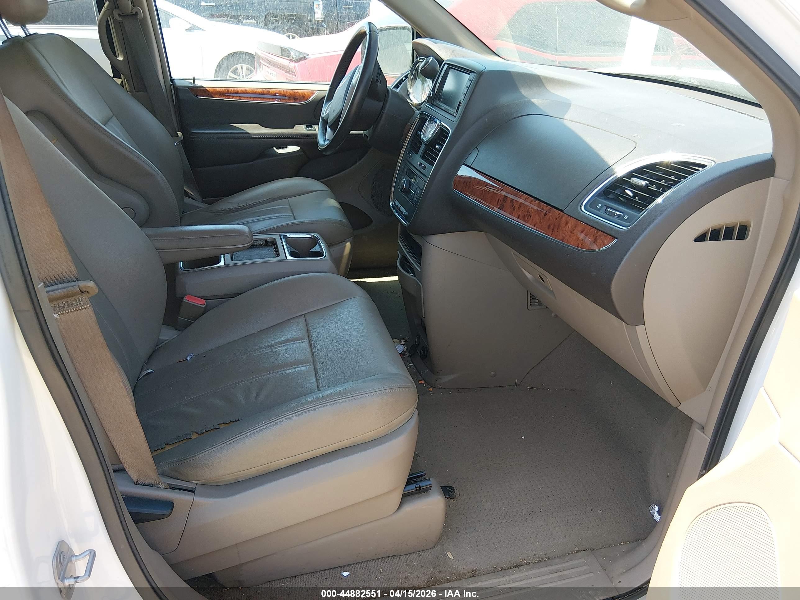 CHRYSLER TOWN image 5