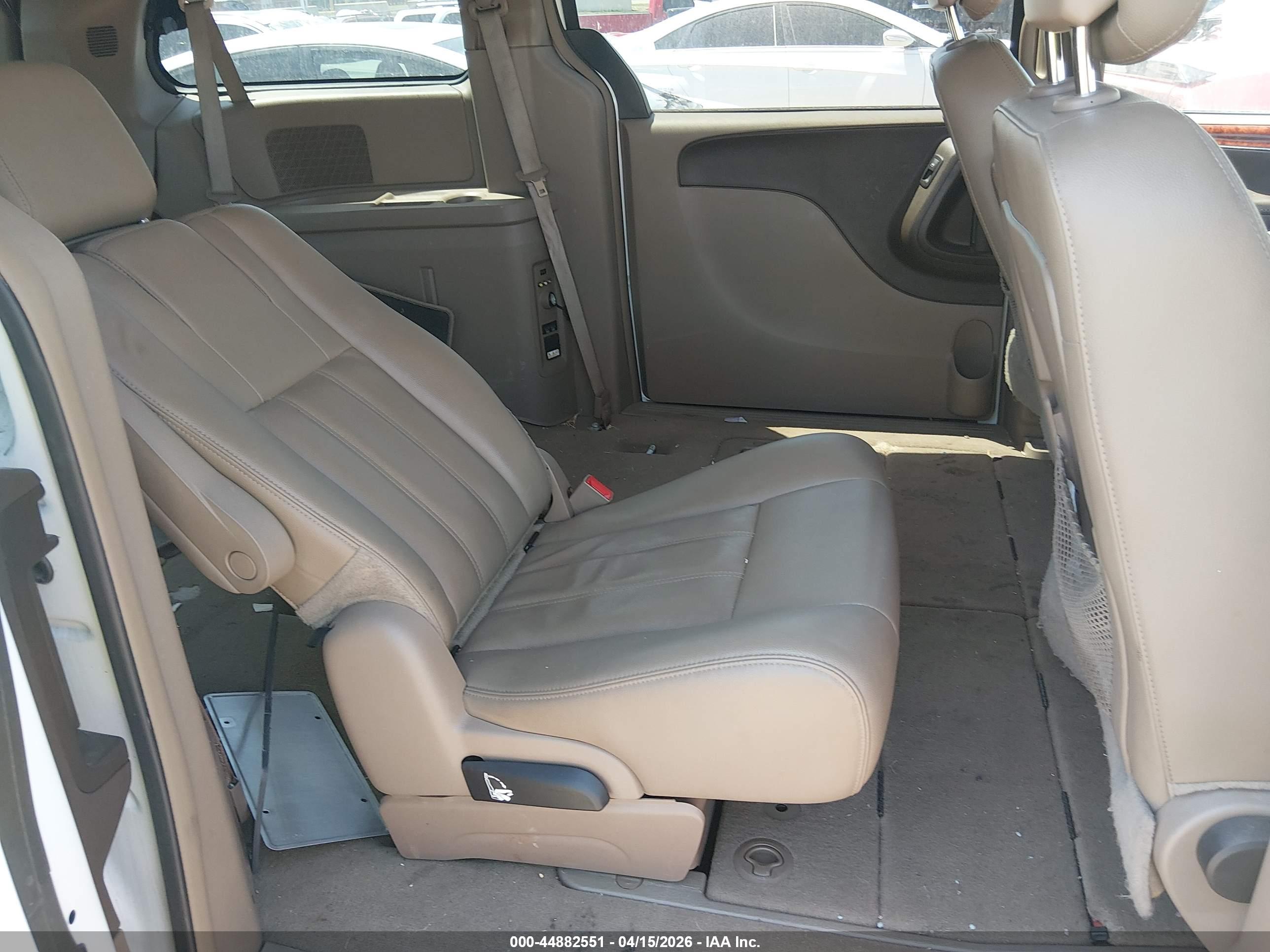 CHRYSLER TOWN image 8