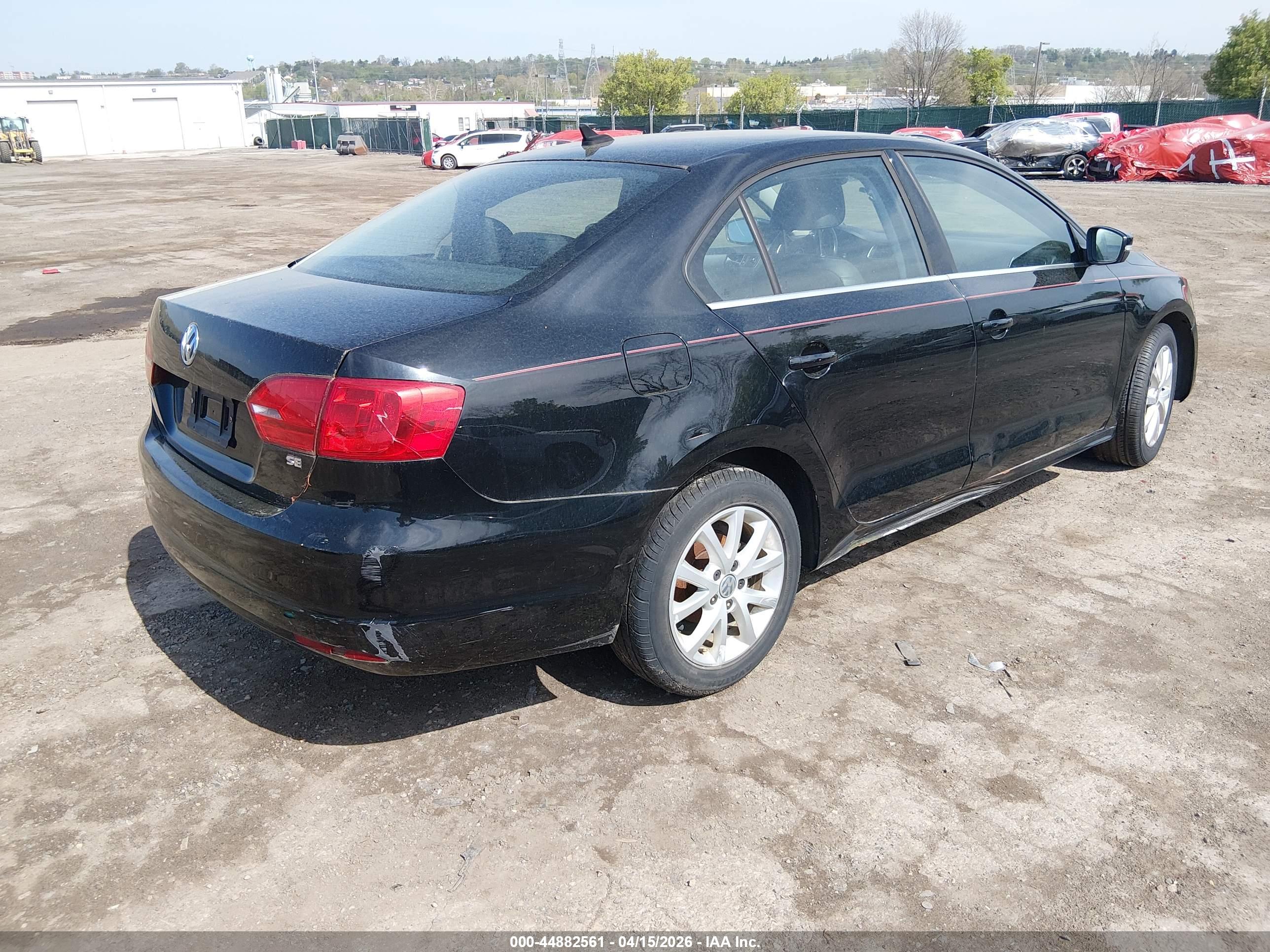 VOLKSWAGEN JETTA image 4