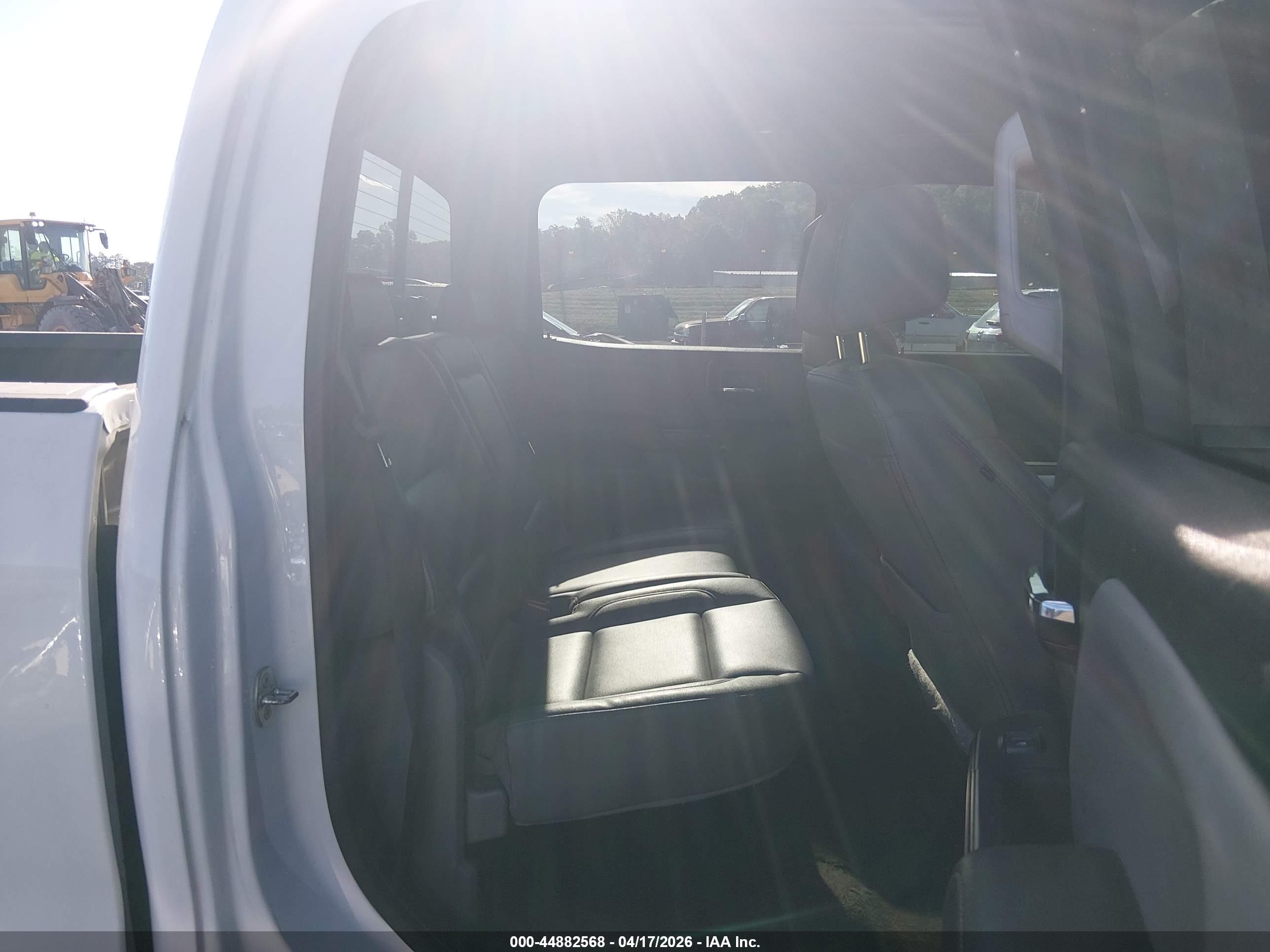 GMC SIERRA image 8