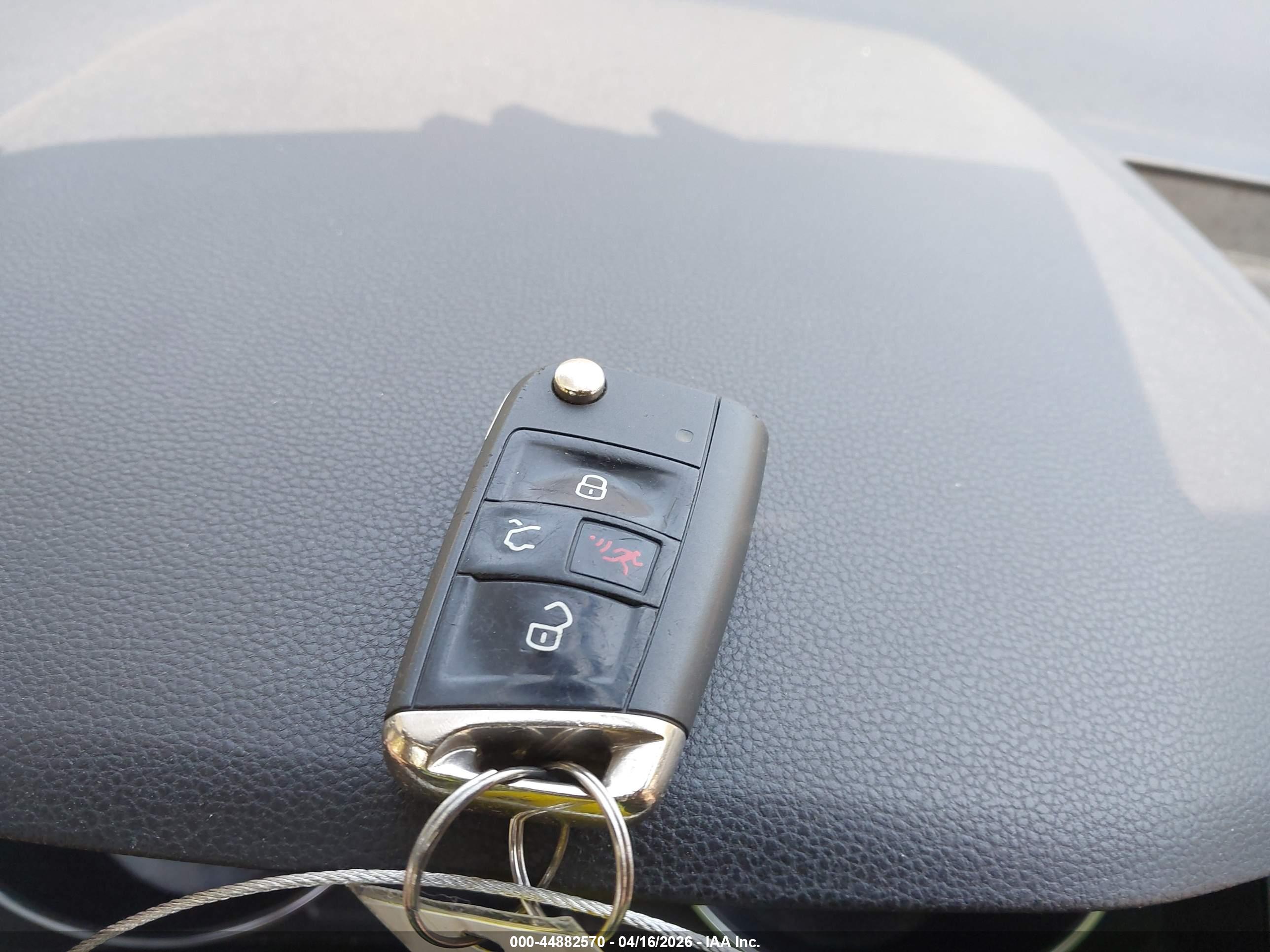 VOLKSWAGEN TIGUAN image 11