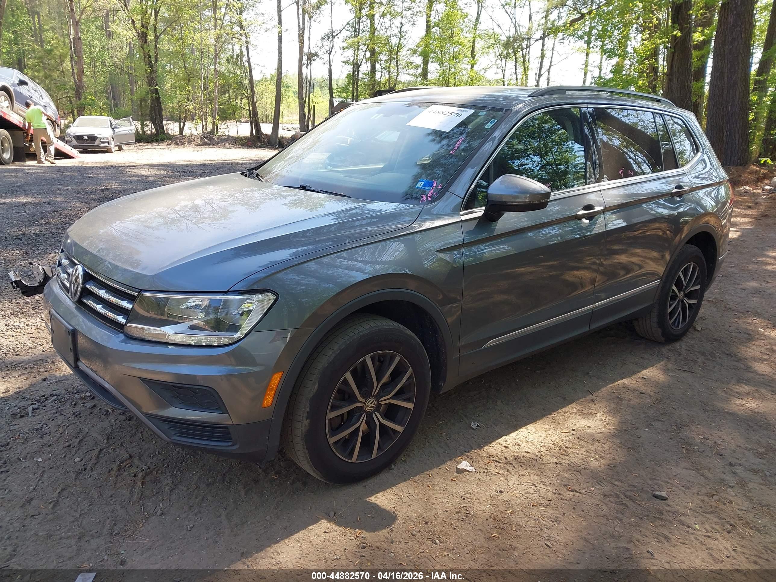 VOLKSWAGEN TIGUAN image 2