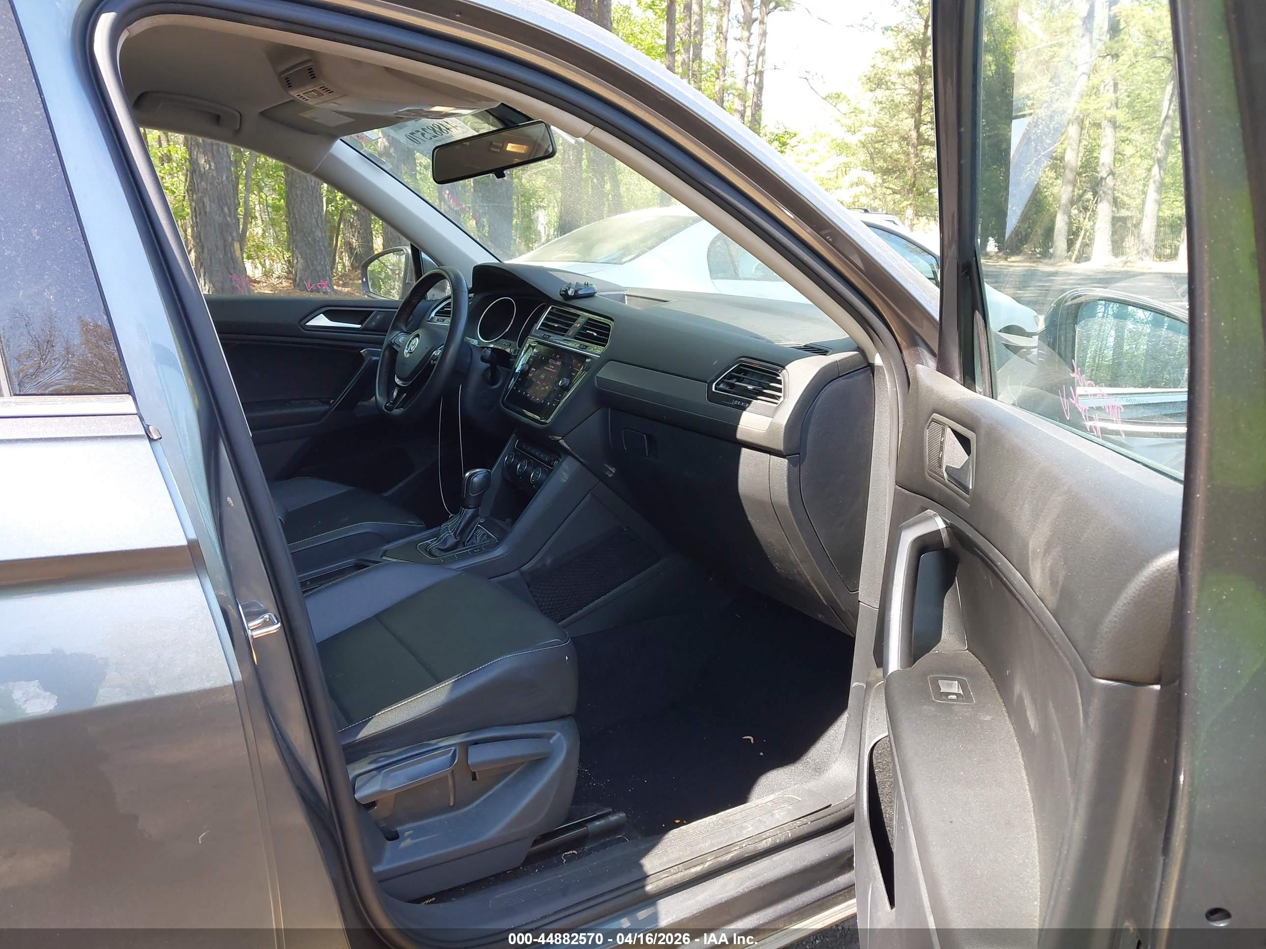 VOLKSWAGEN TIGUAN image 5