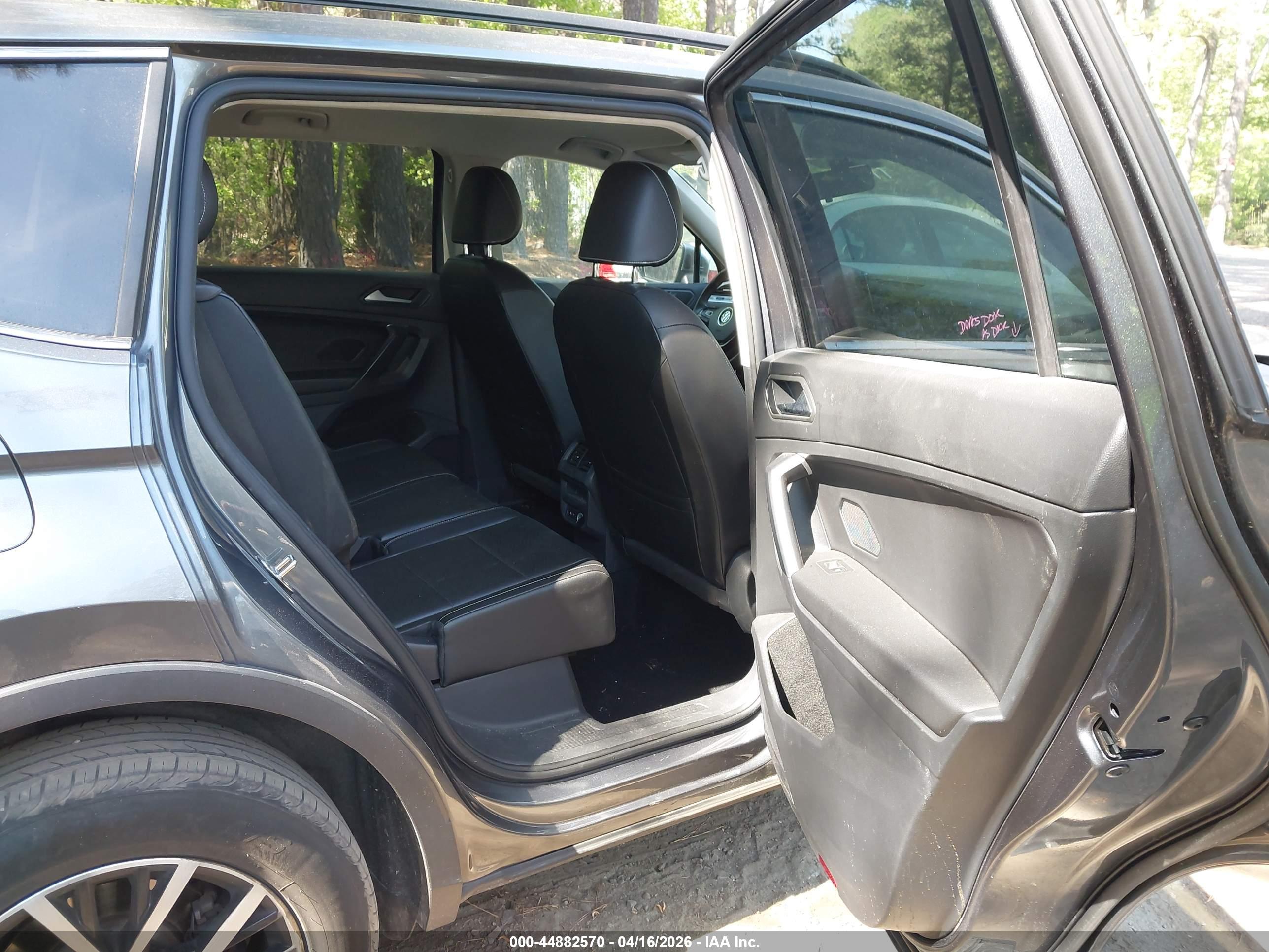 VOLKSWAGEN TIGUAN image 8
