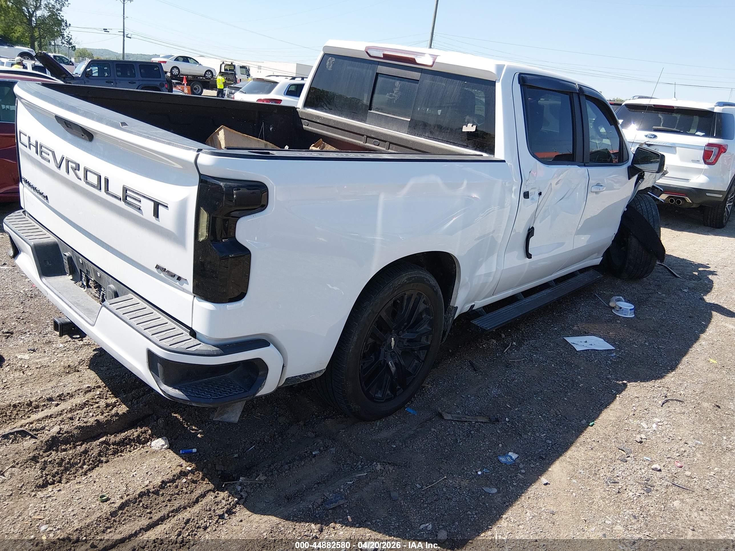 CHEVROLET SILVERADO image 4