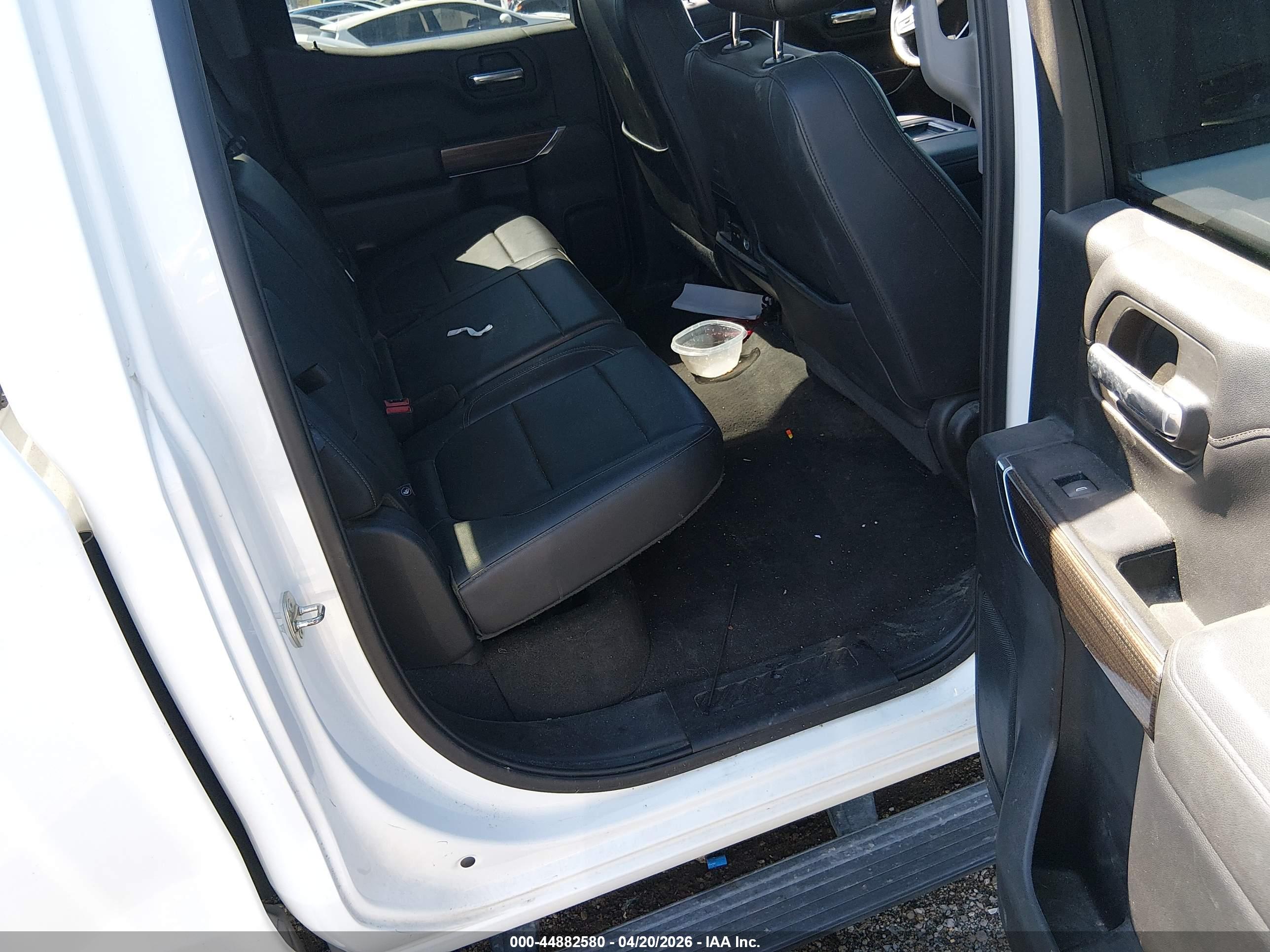 CHEVROLET SILVERADO image 8