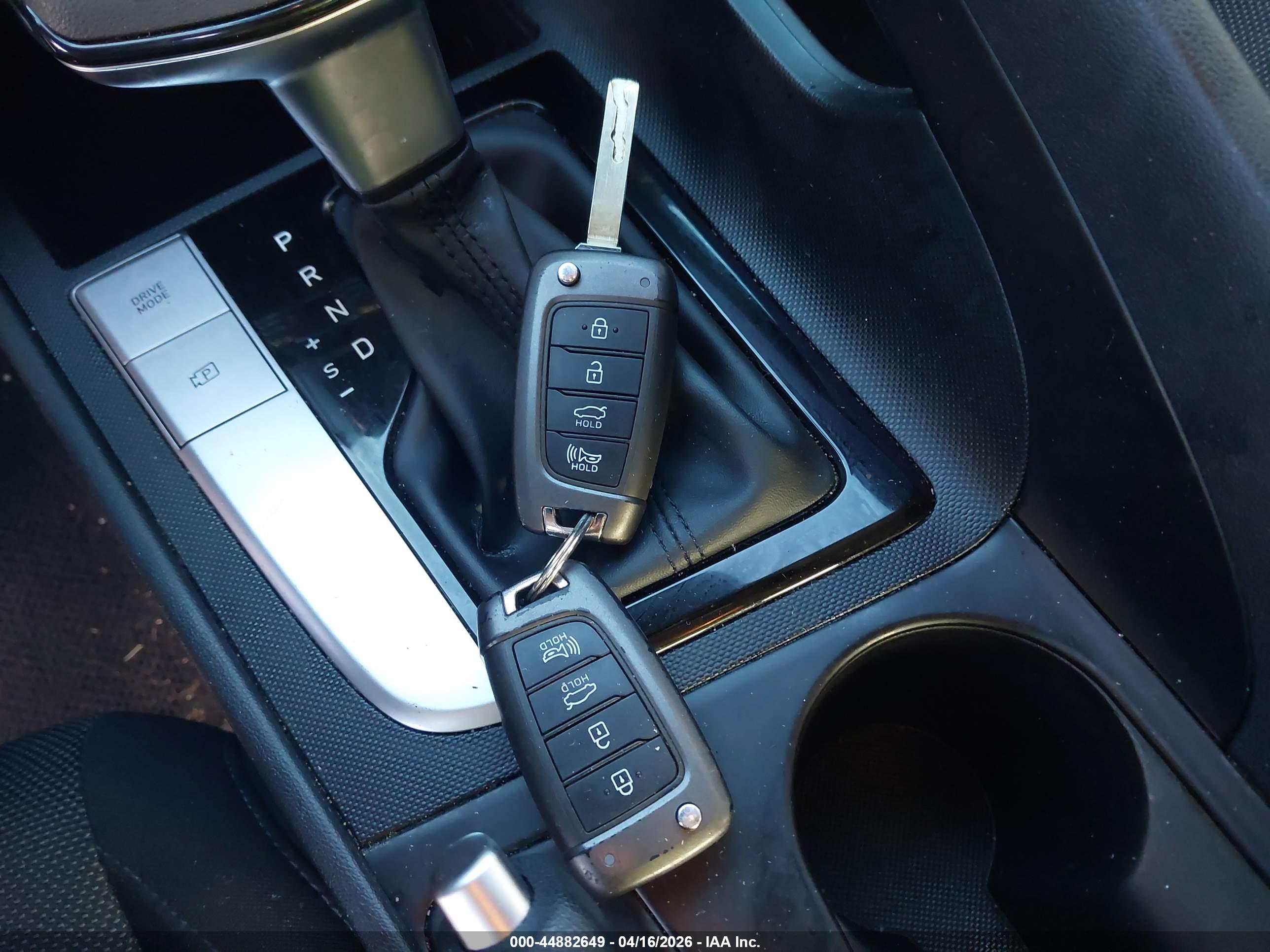 HYUNDAI ELANTRA image 11