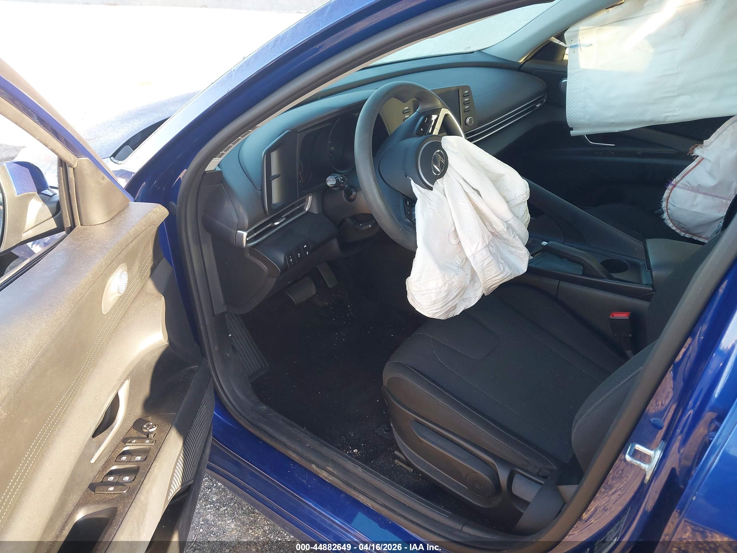 HYUNDAI ELANTRA image 5