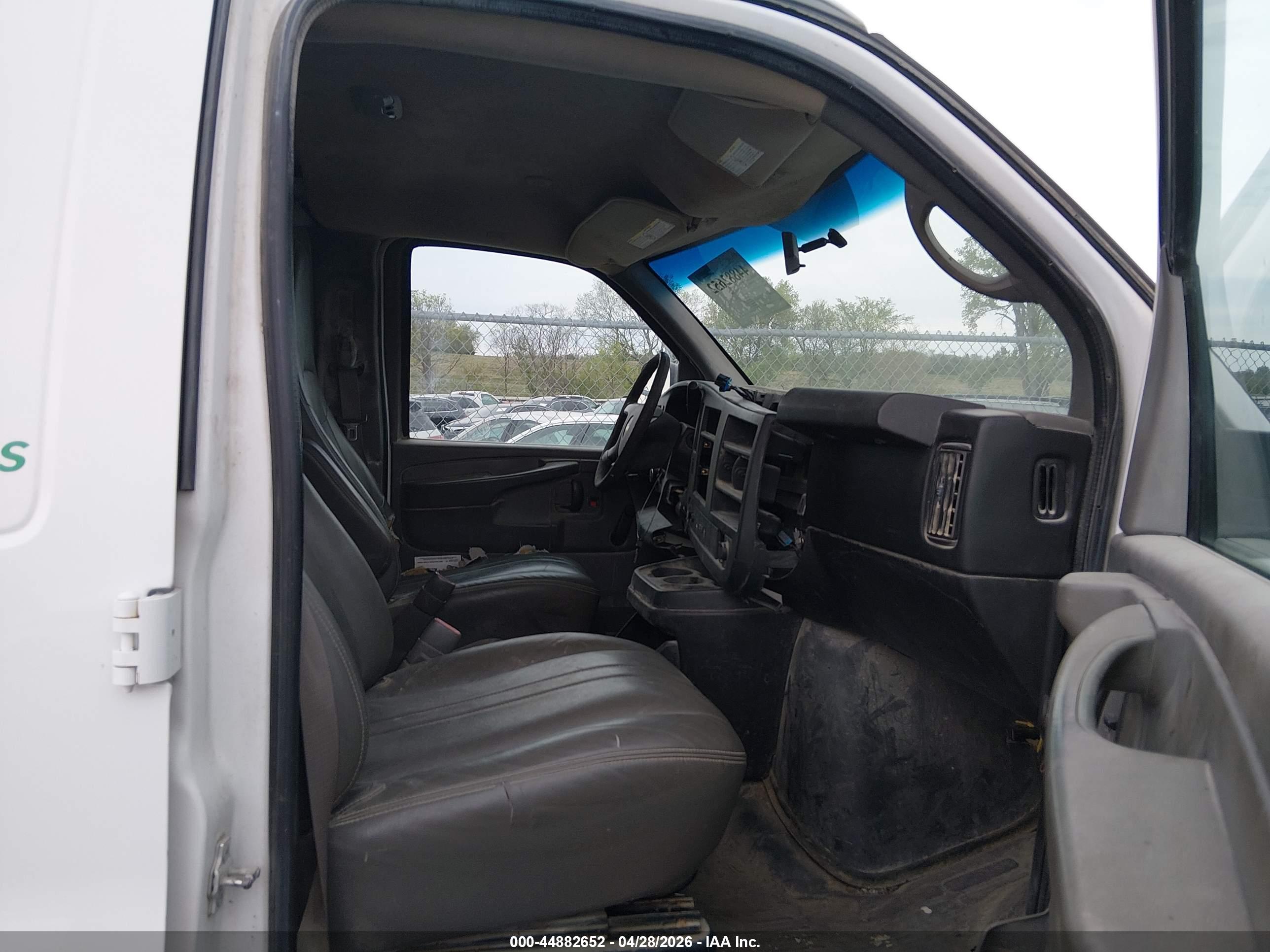 CHEVROLET EXPRESS image 5