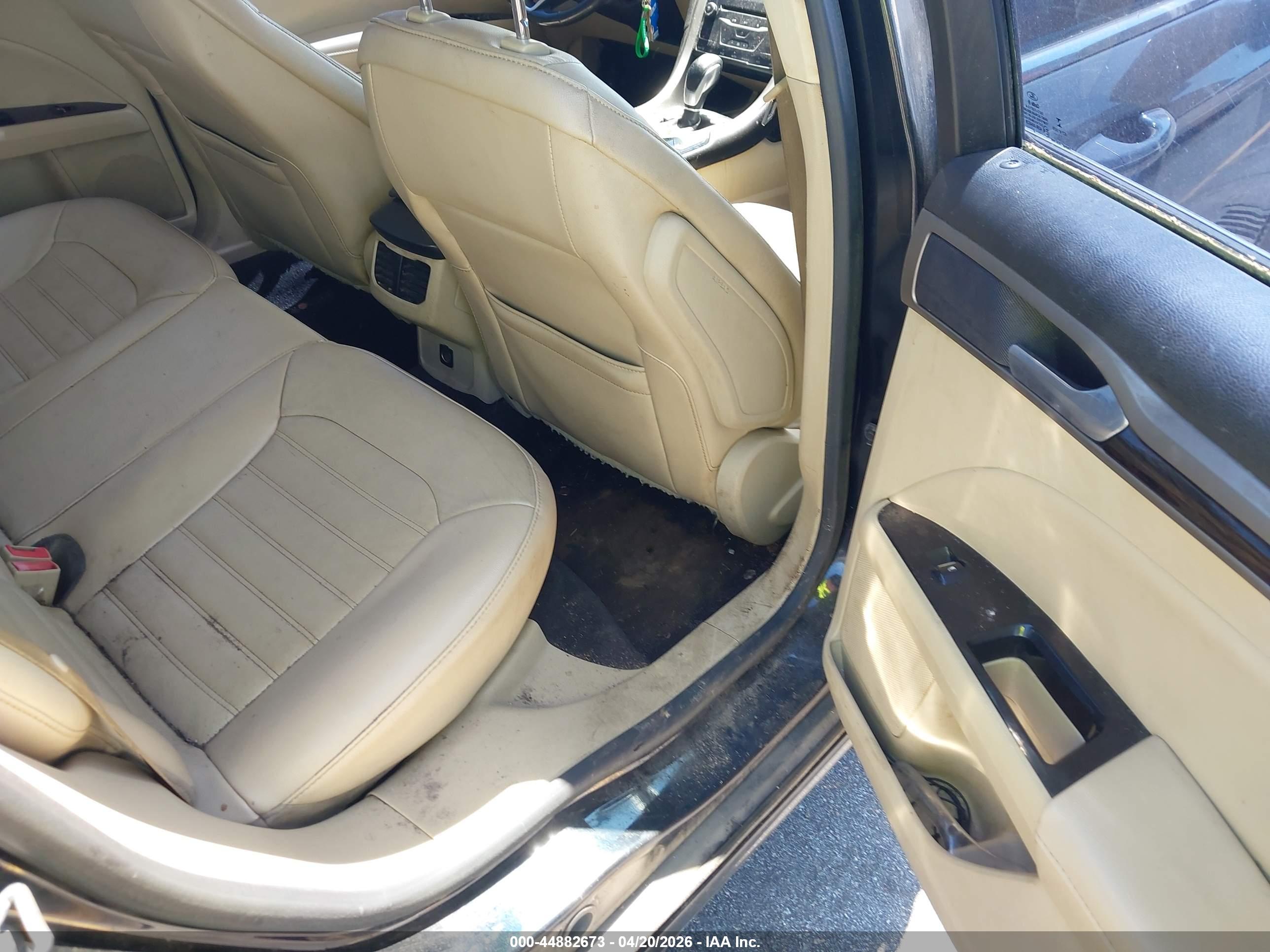 FORD FUSION image 8