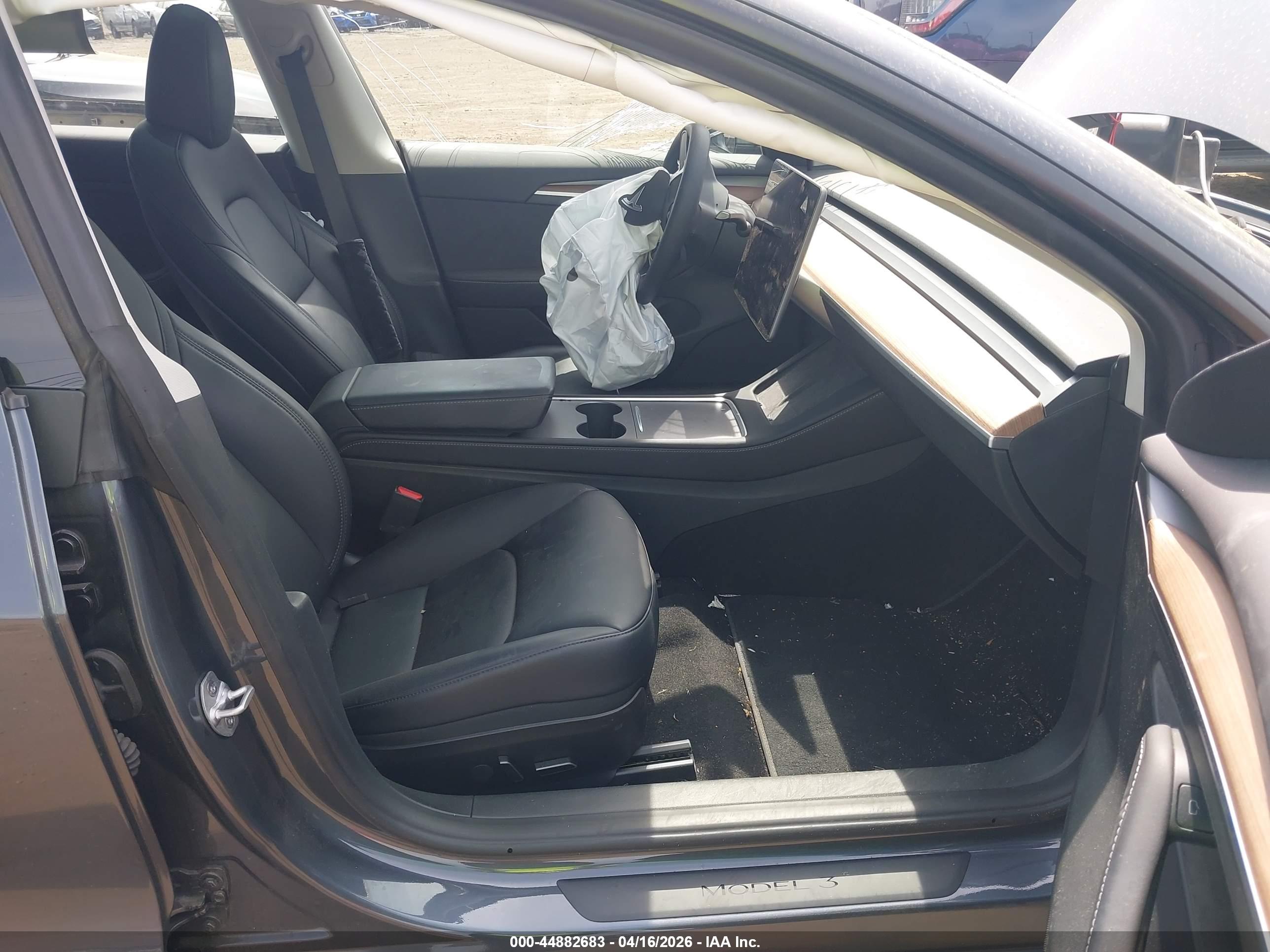 TESLA MODEL image 5