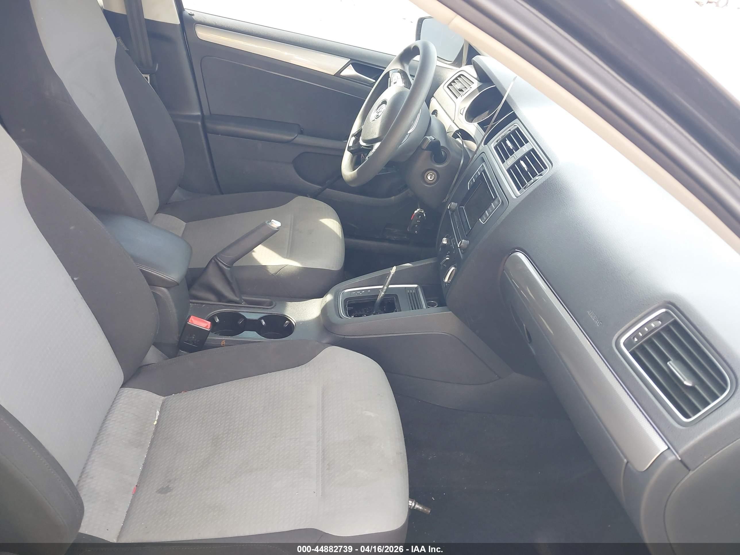 VOLKSWAGEN JETTA image 5