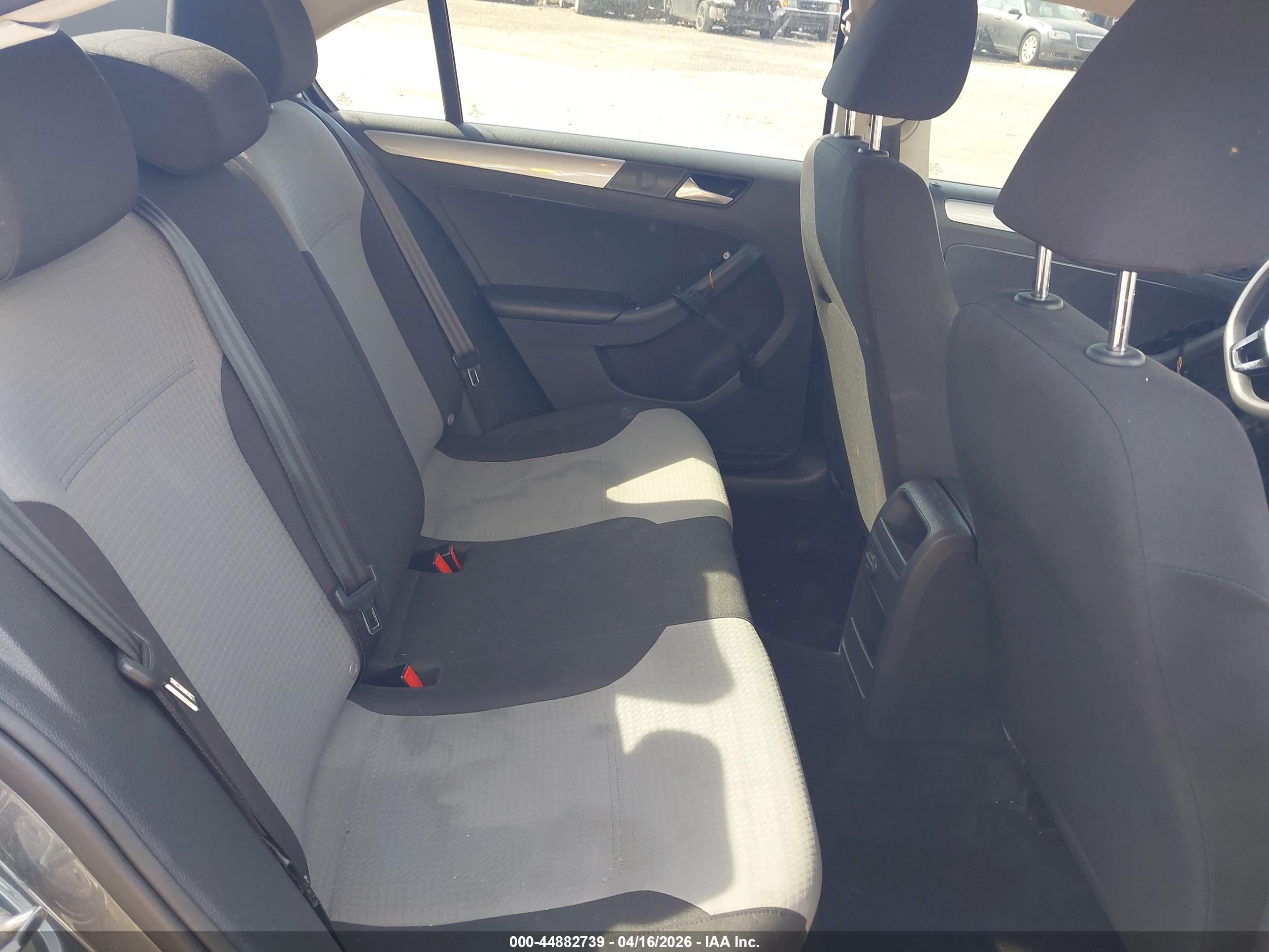 VOLKSWAGEN JETTA image 8