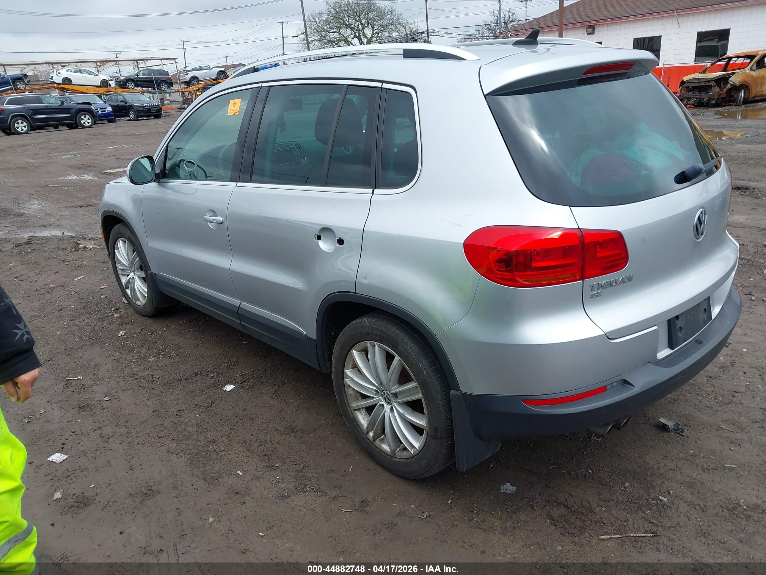 VOLKSWAGEN TIGUAN image 3