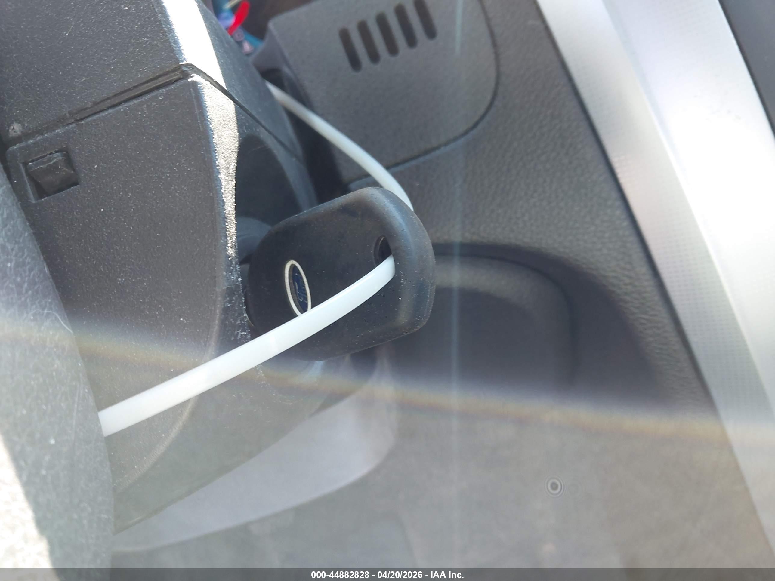 FORD FUSION image 11