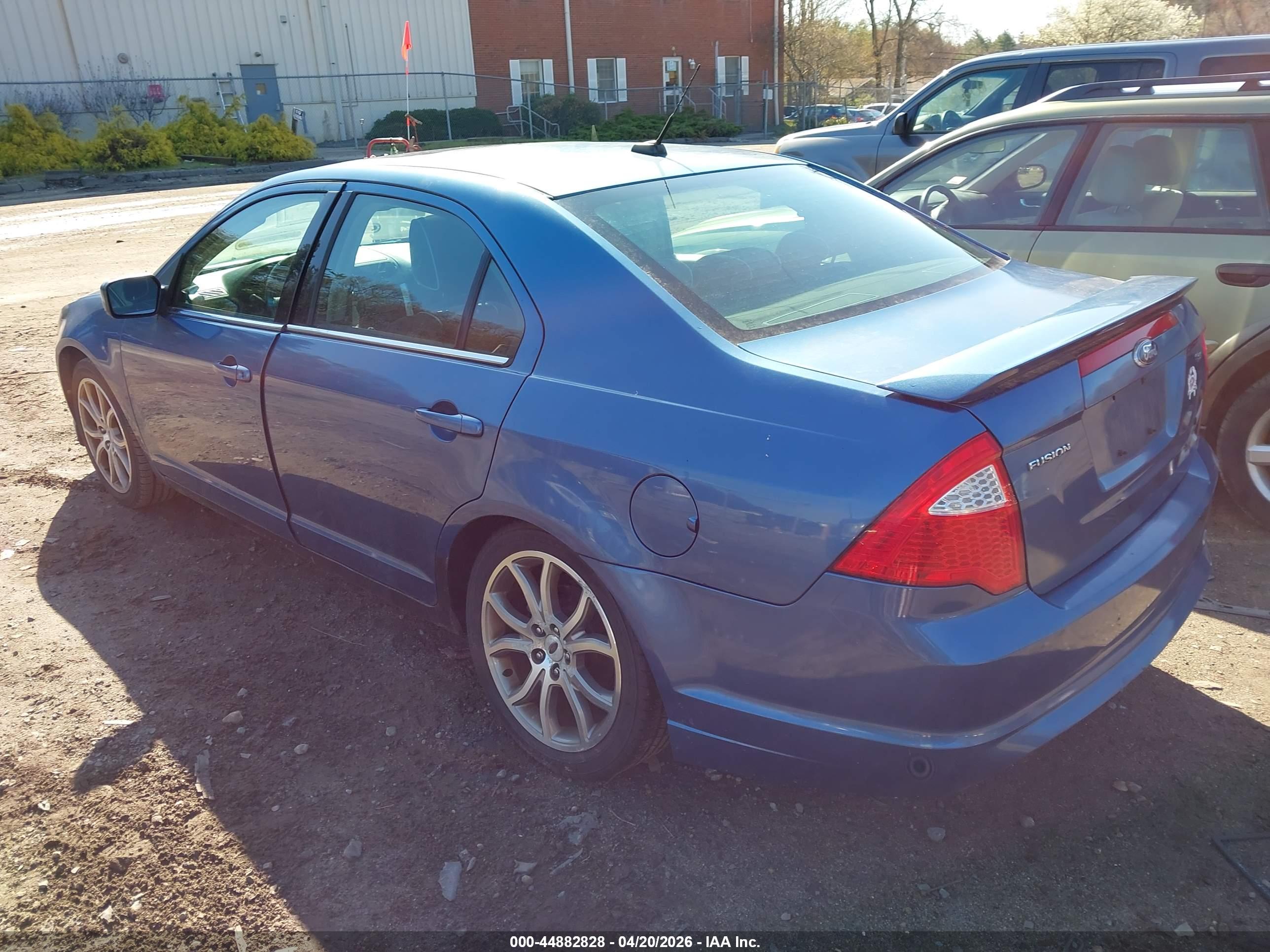 FORD FUSION image 3