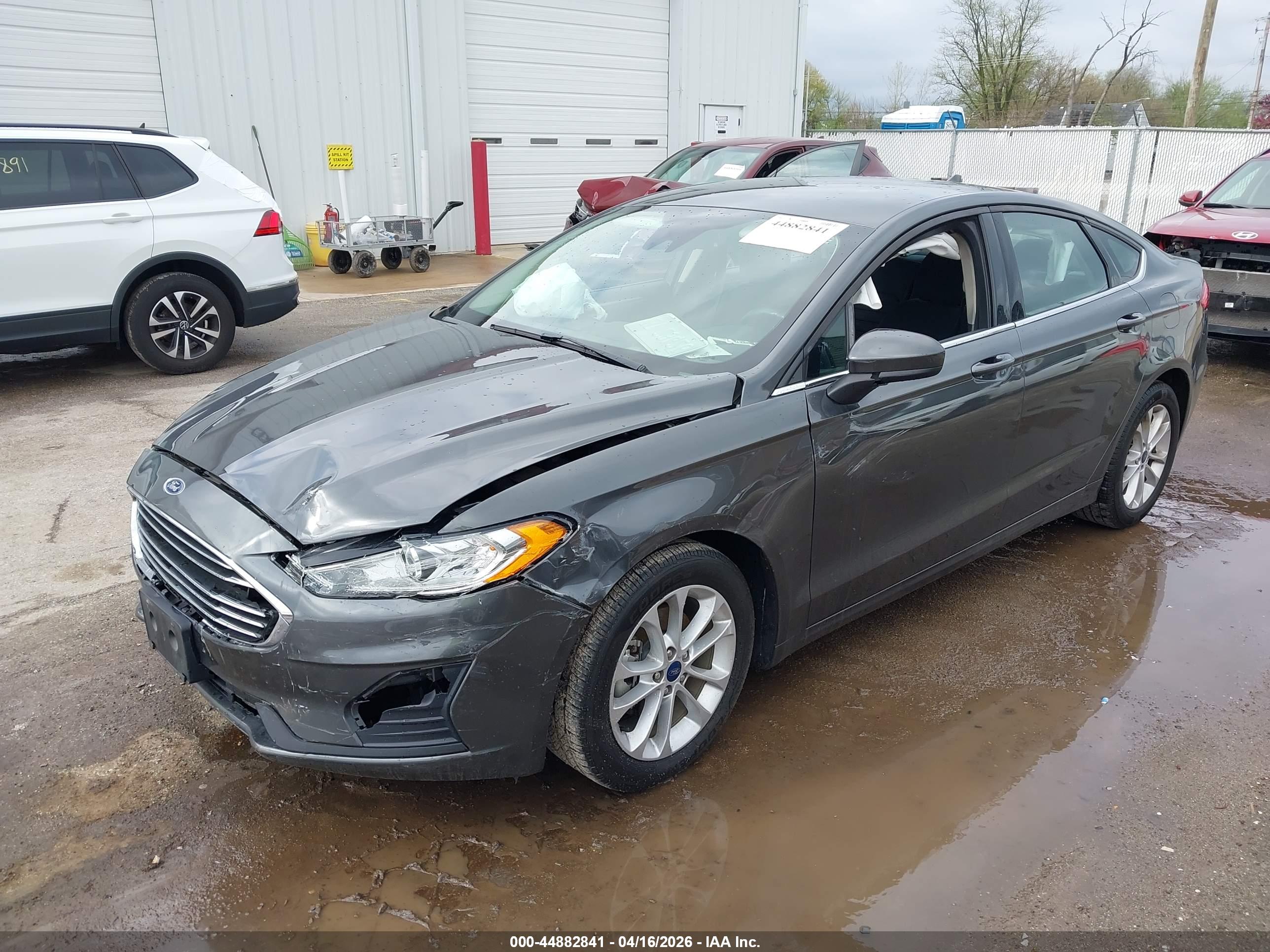 FORD FUSION image 2
