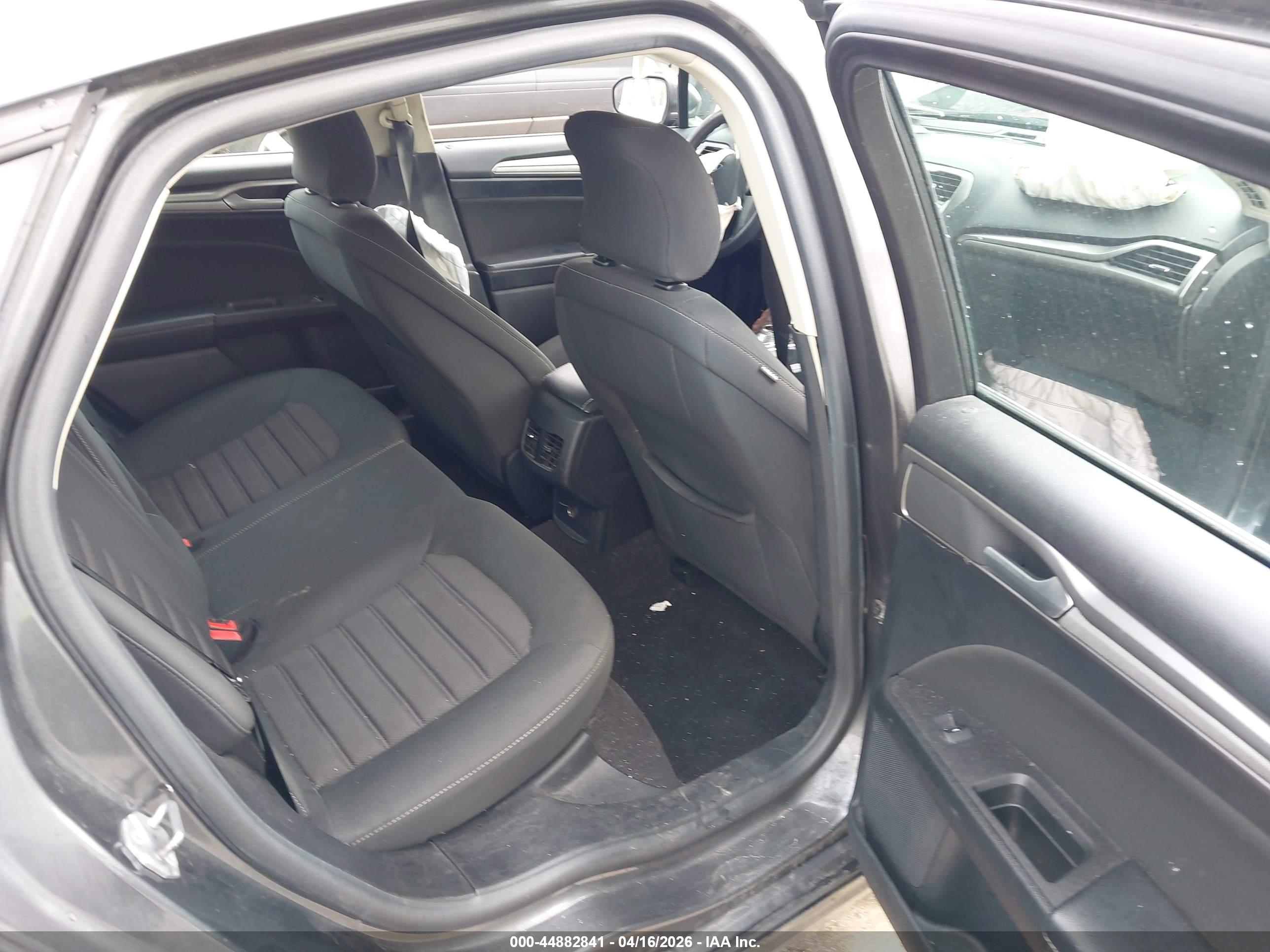 FORD FUSION image 8