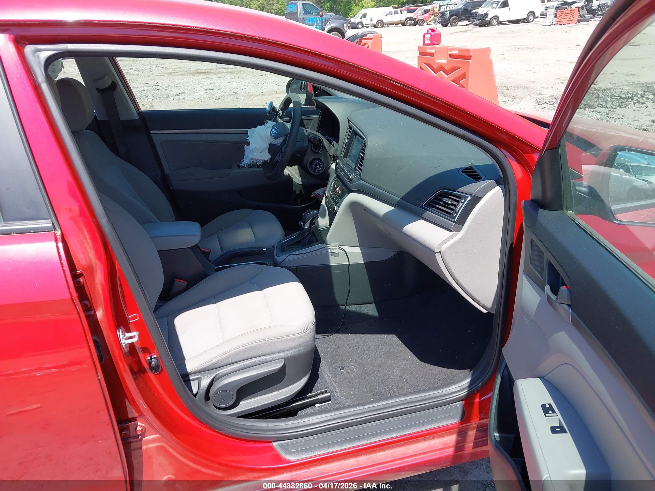 HYUNDAI ELANTRA image 5