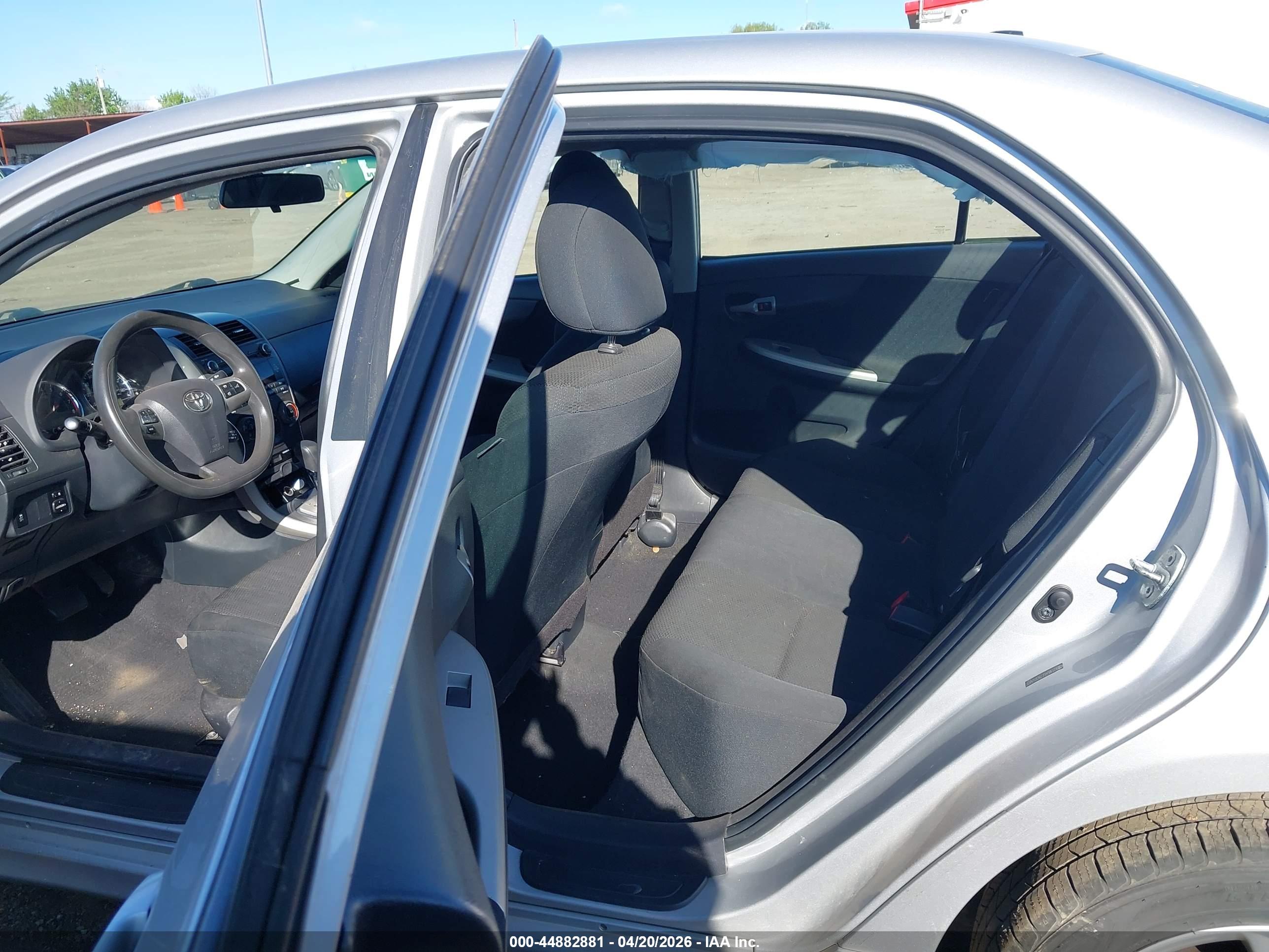 TOYOTA COROLLA image 8