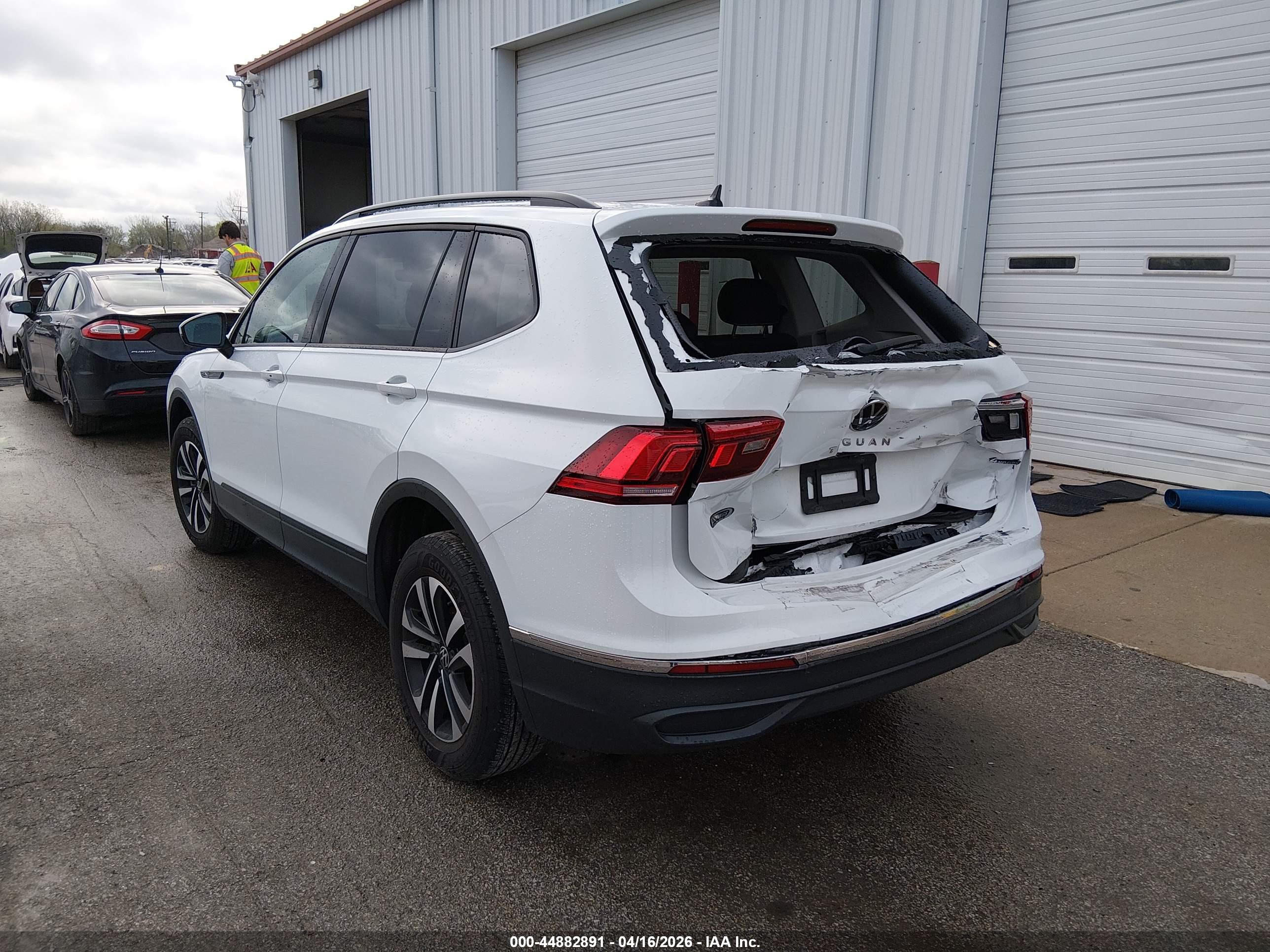 VOLKSWAGEN TIGUAN image 3
