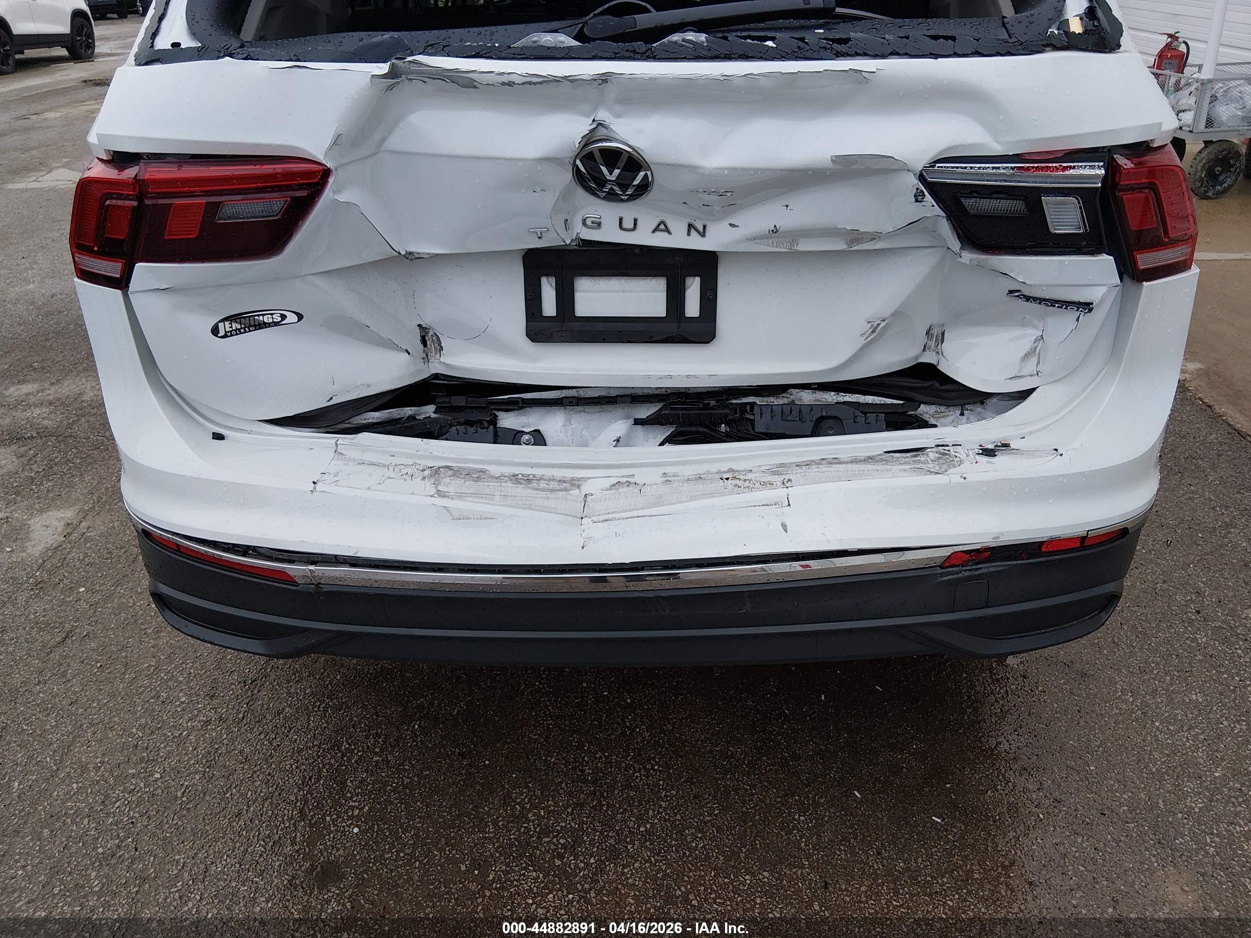 VOLKSWAGEN TIGUAN image 6