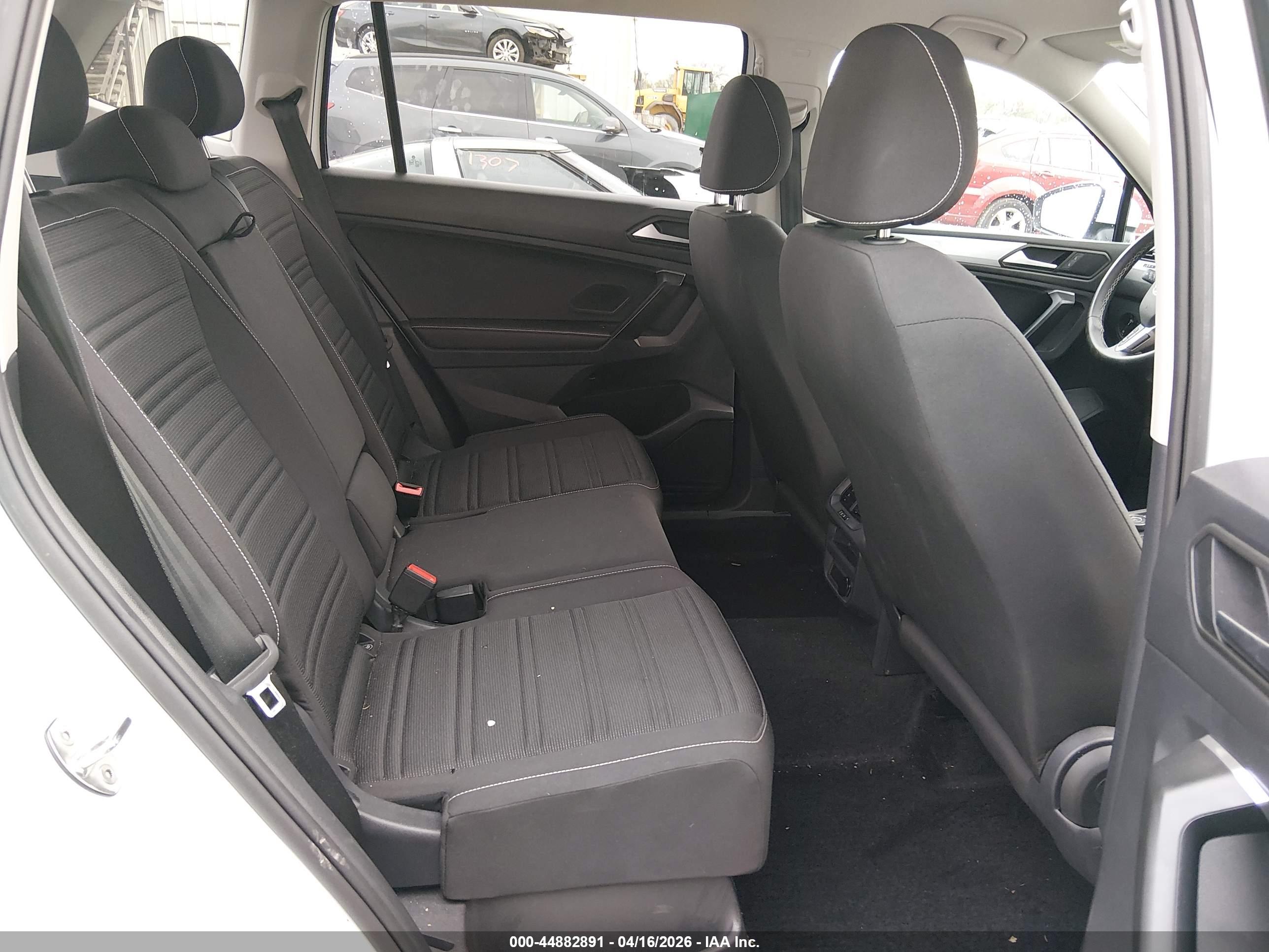 VOLKSWAGEN TIGUAN image 8