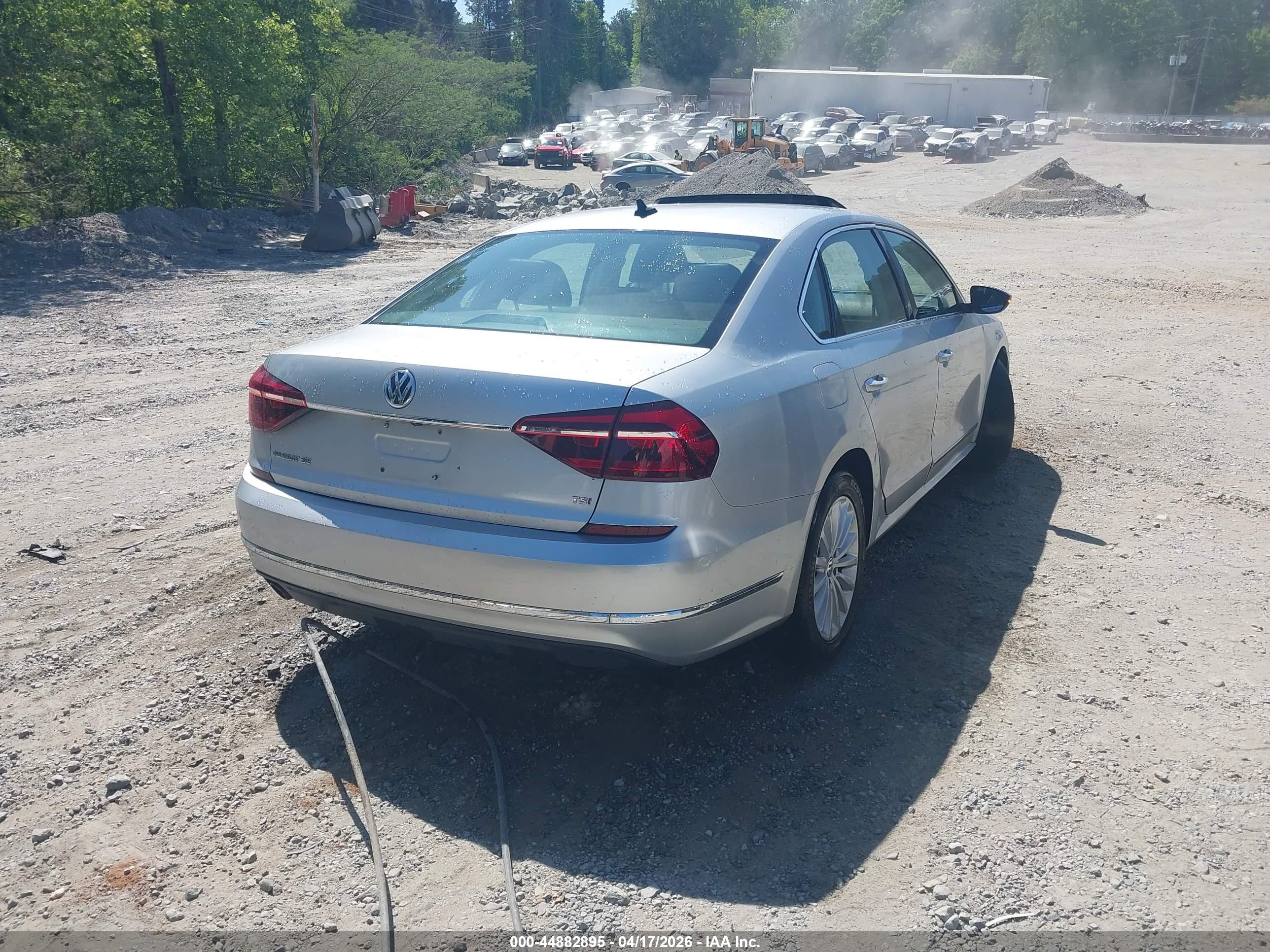 VOLKSWAGEN PASSAT image 4