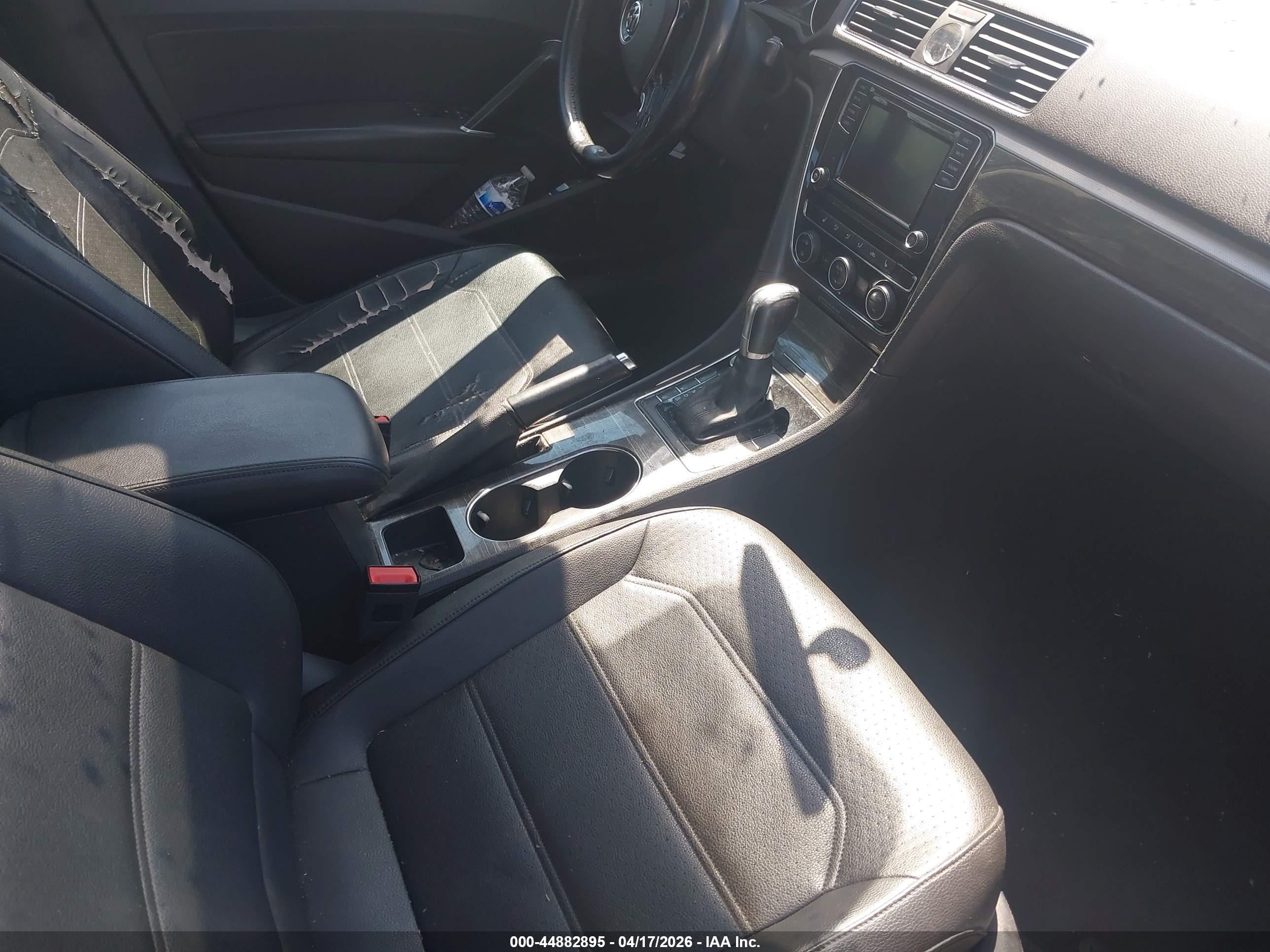 VOLKSWAGEN PASSAT image 5