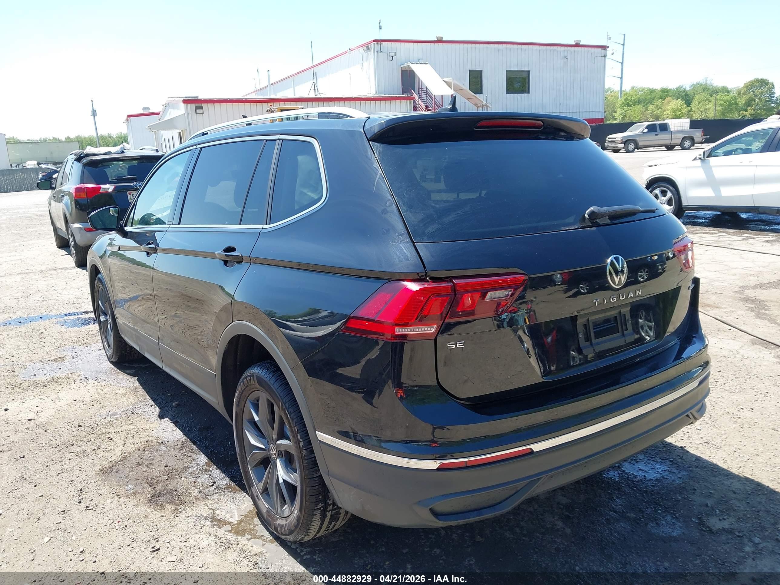 VOLKSWAGEN TIGUAN image 3