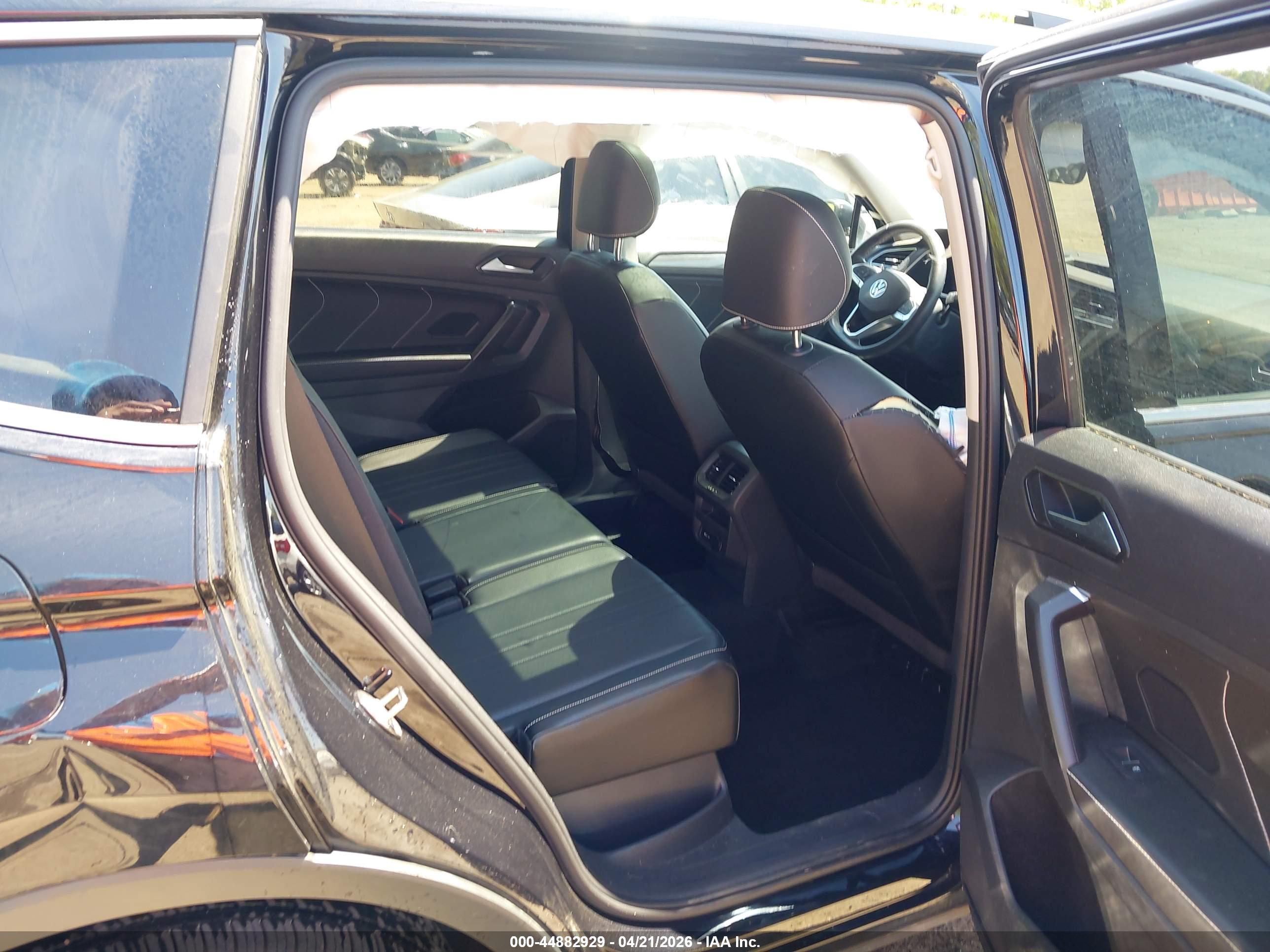 VOLKSWAGEN TIGUAN image 8