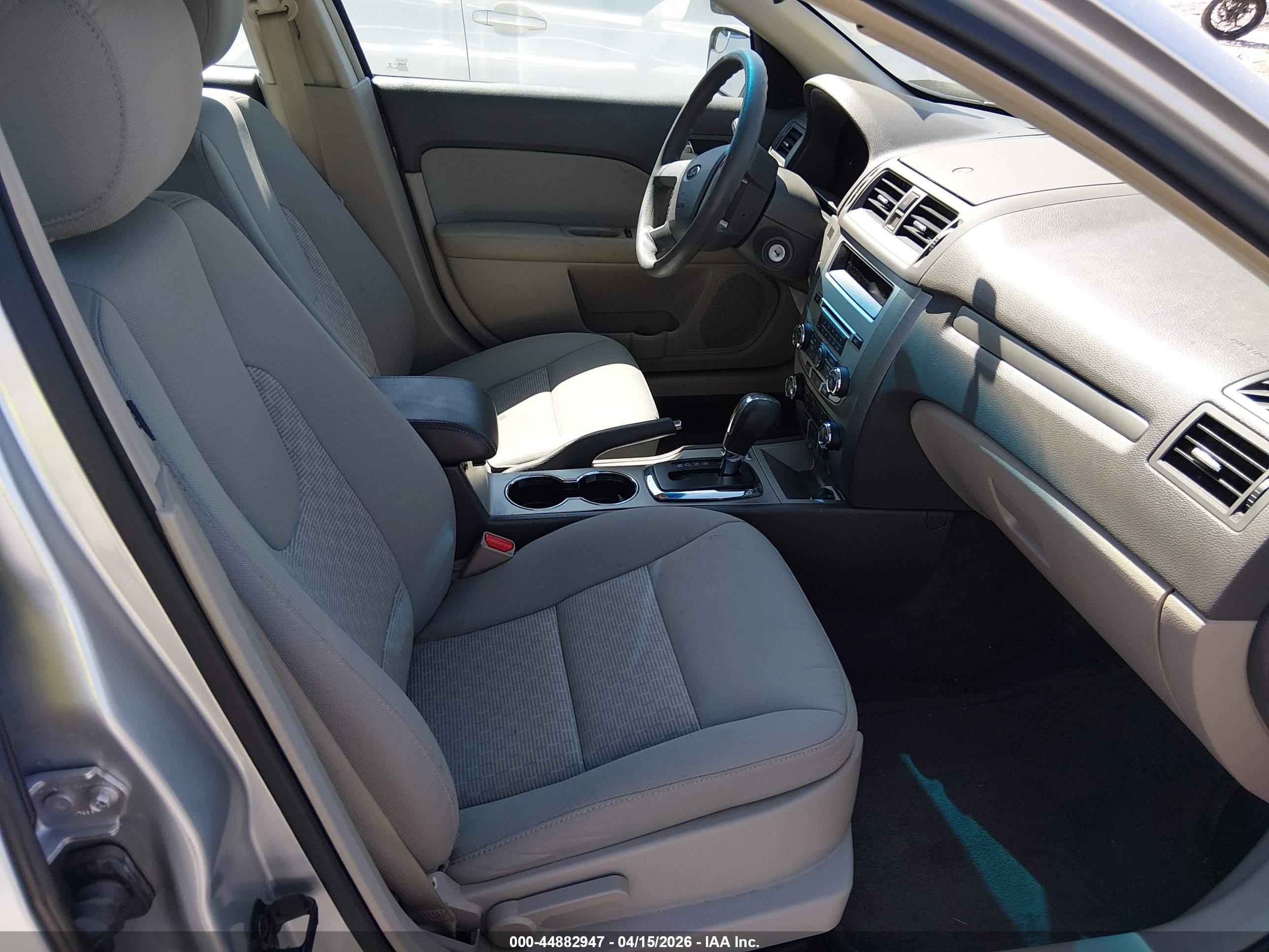 FORD FUSION image 5