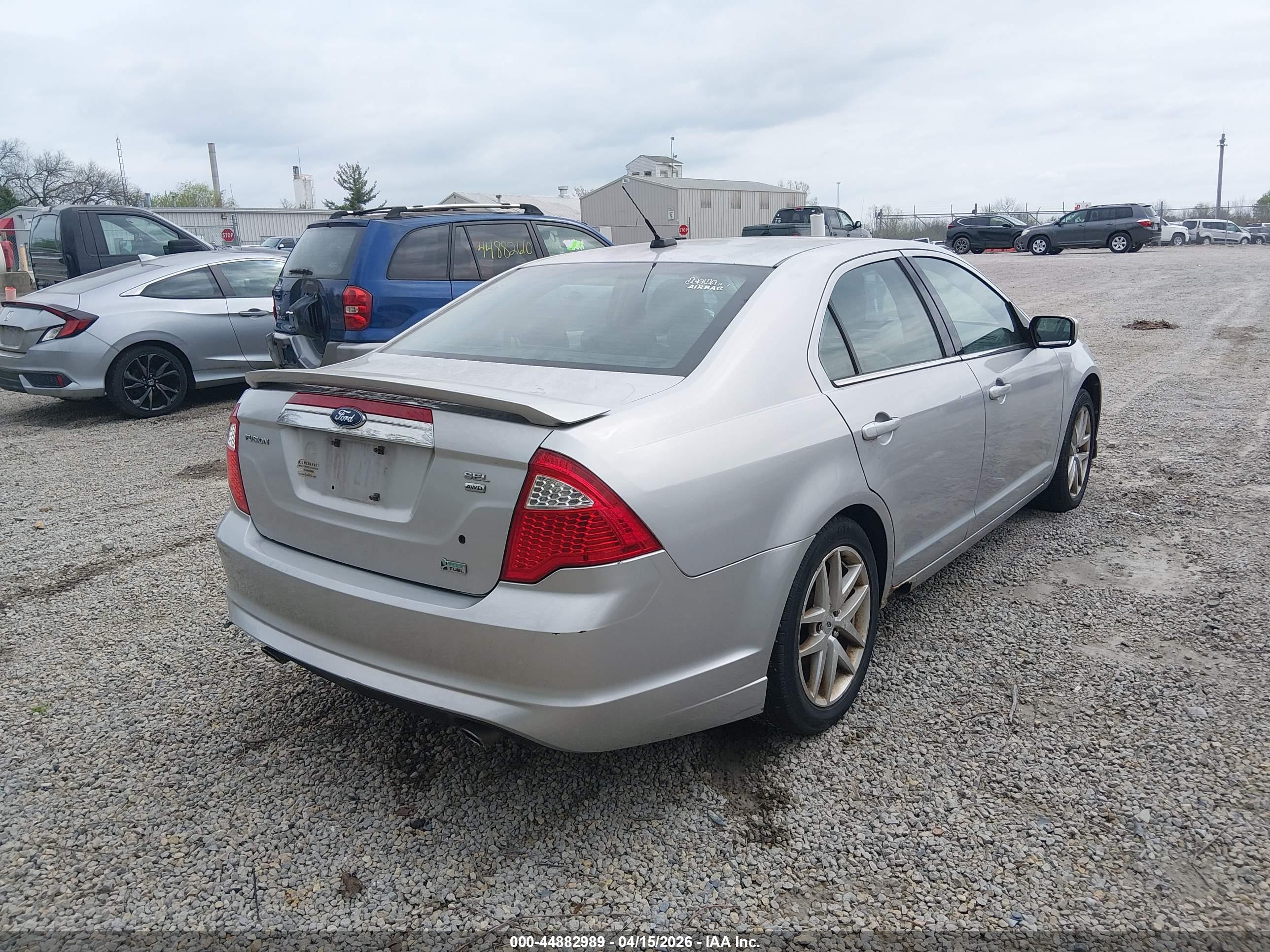 FORD FUSION image 4