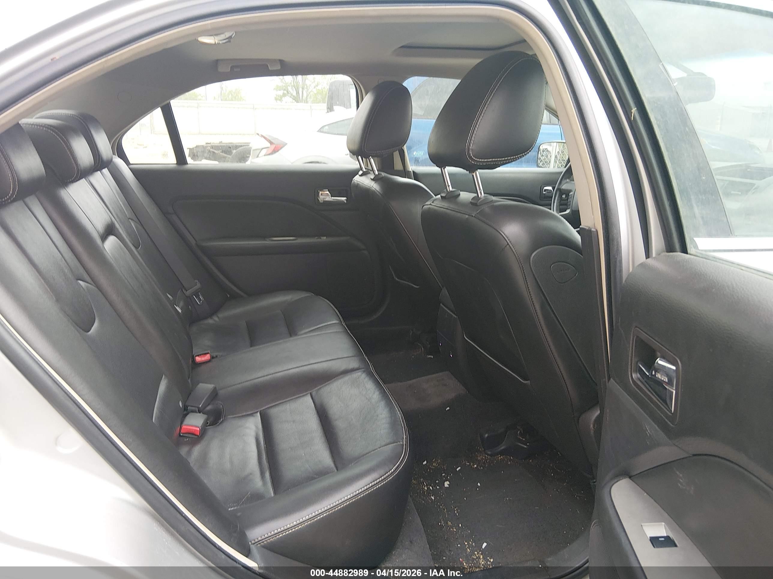 FORD FUSION image 8