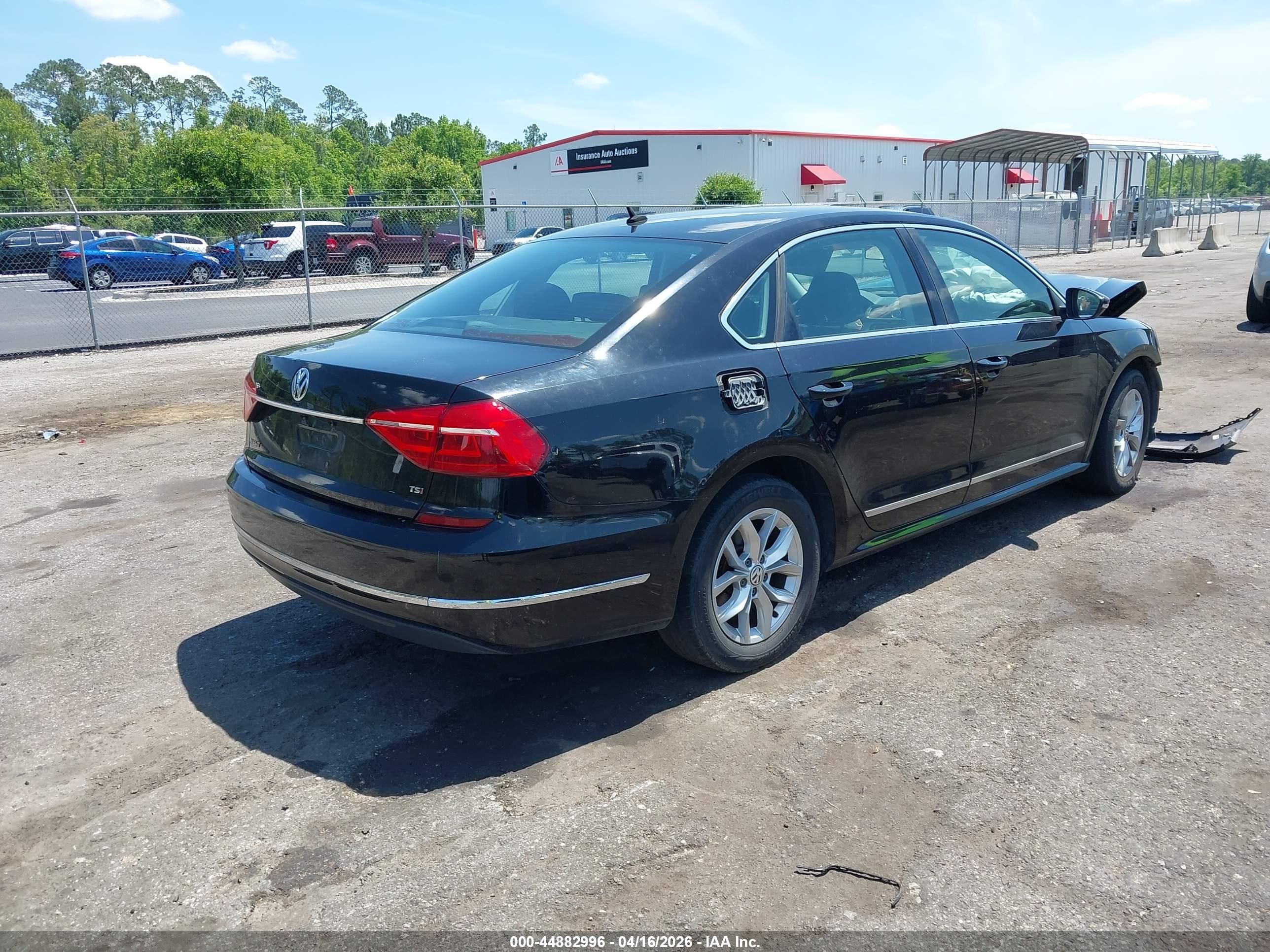 VOLKSWAGEN PASSAT image 4