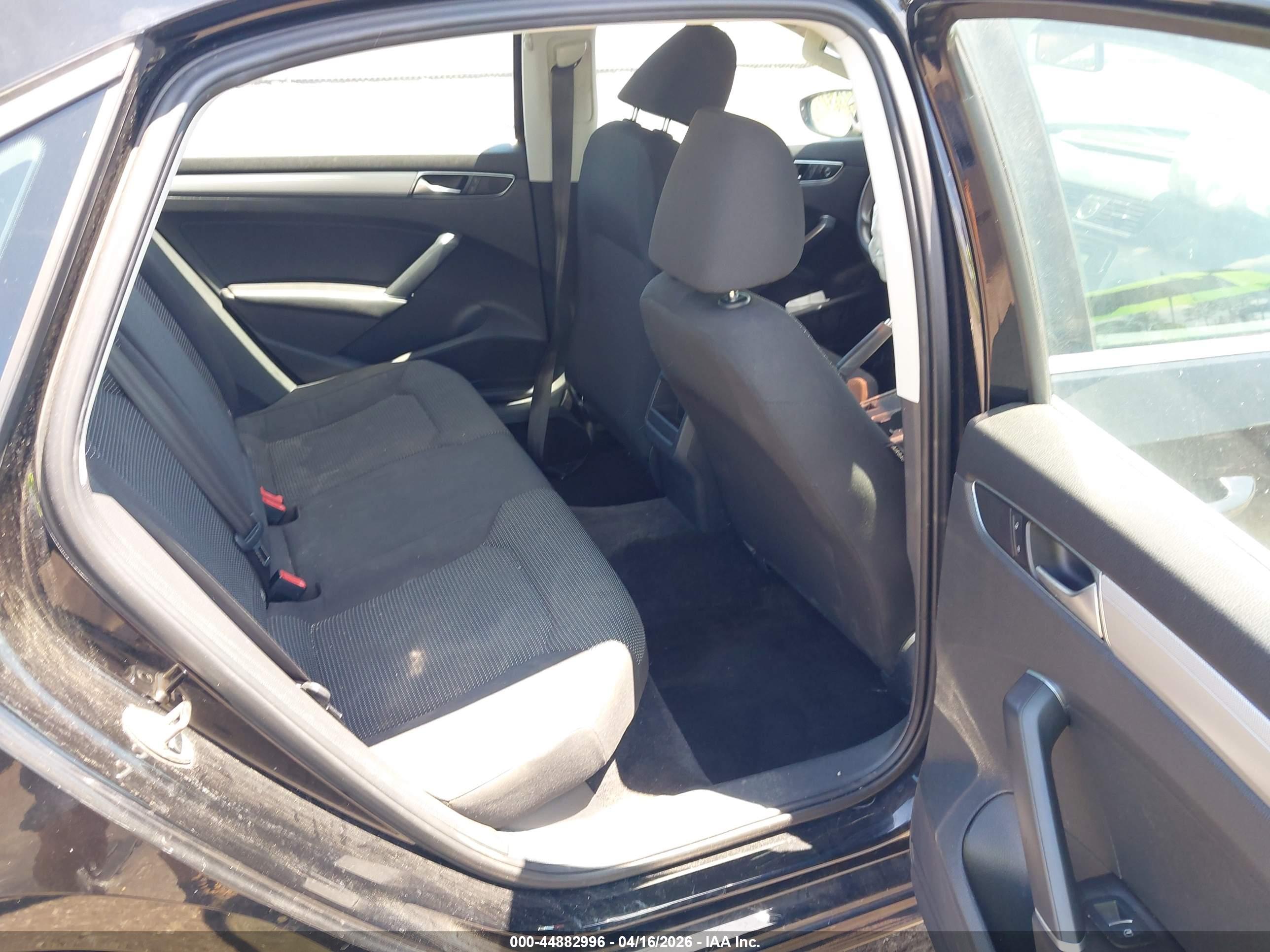 VOLKSWAGEN PASSAT image 8