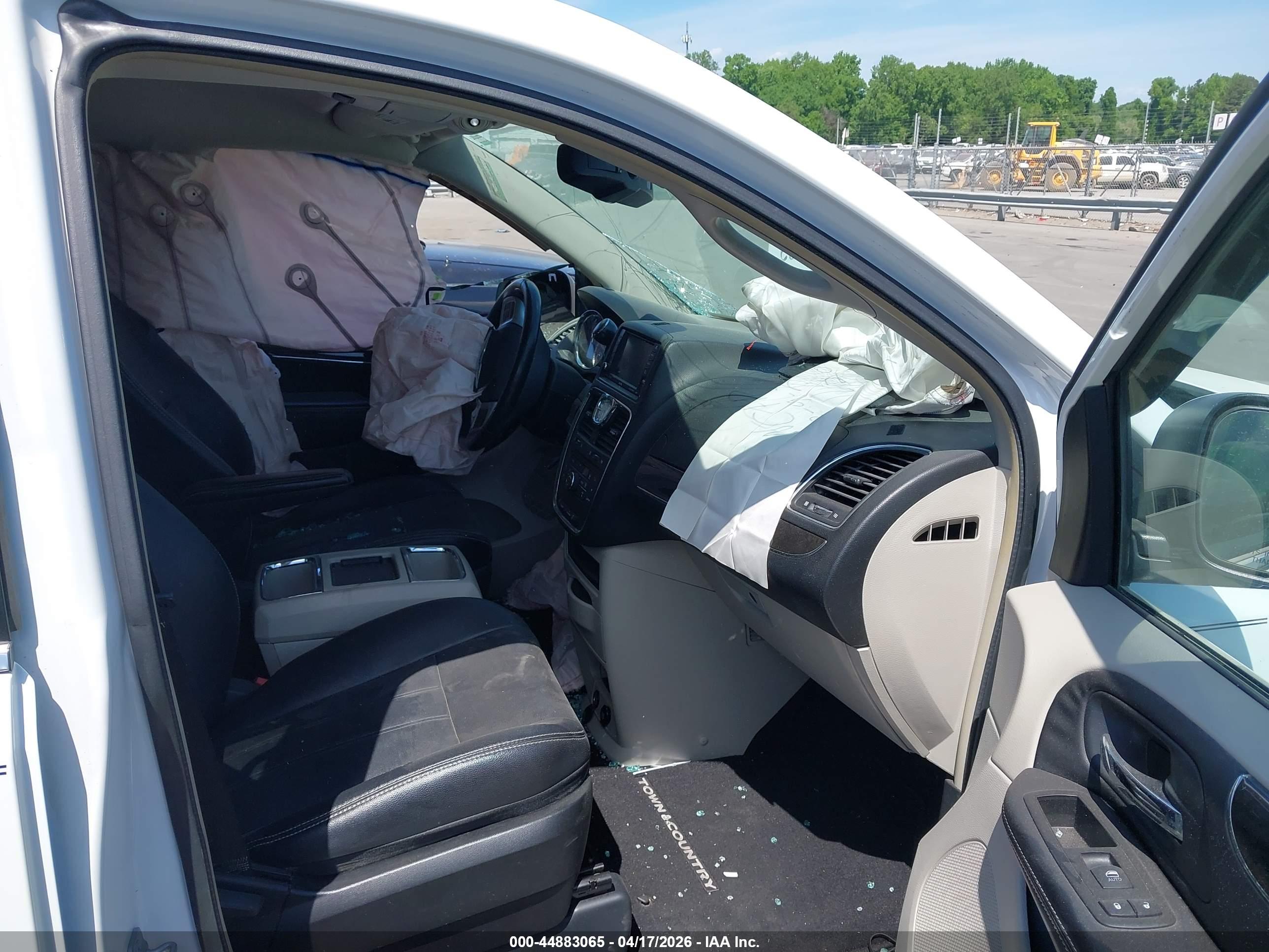 CHRYSLER TOWN image 5
