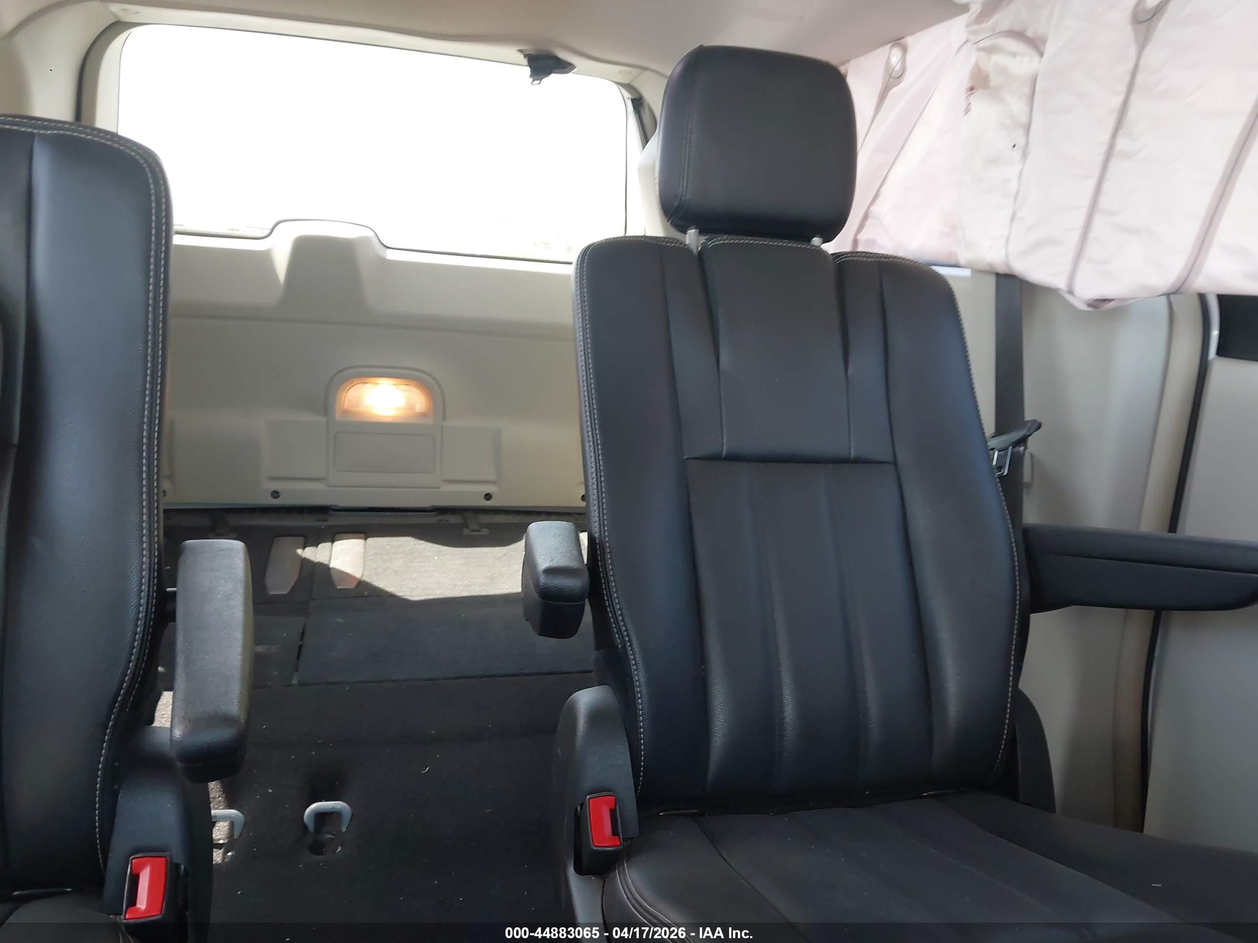 CHRYSLER TOWN image 8
