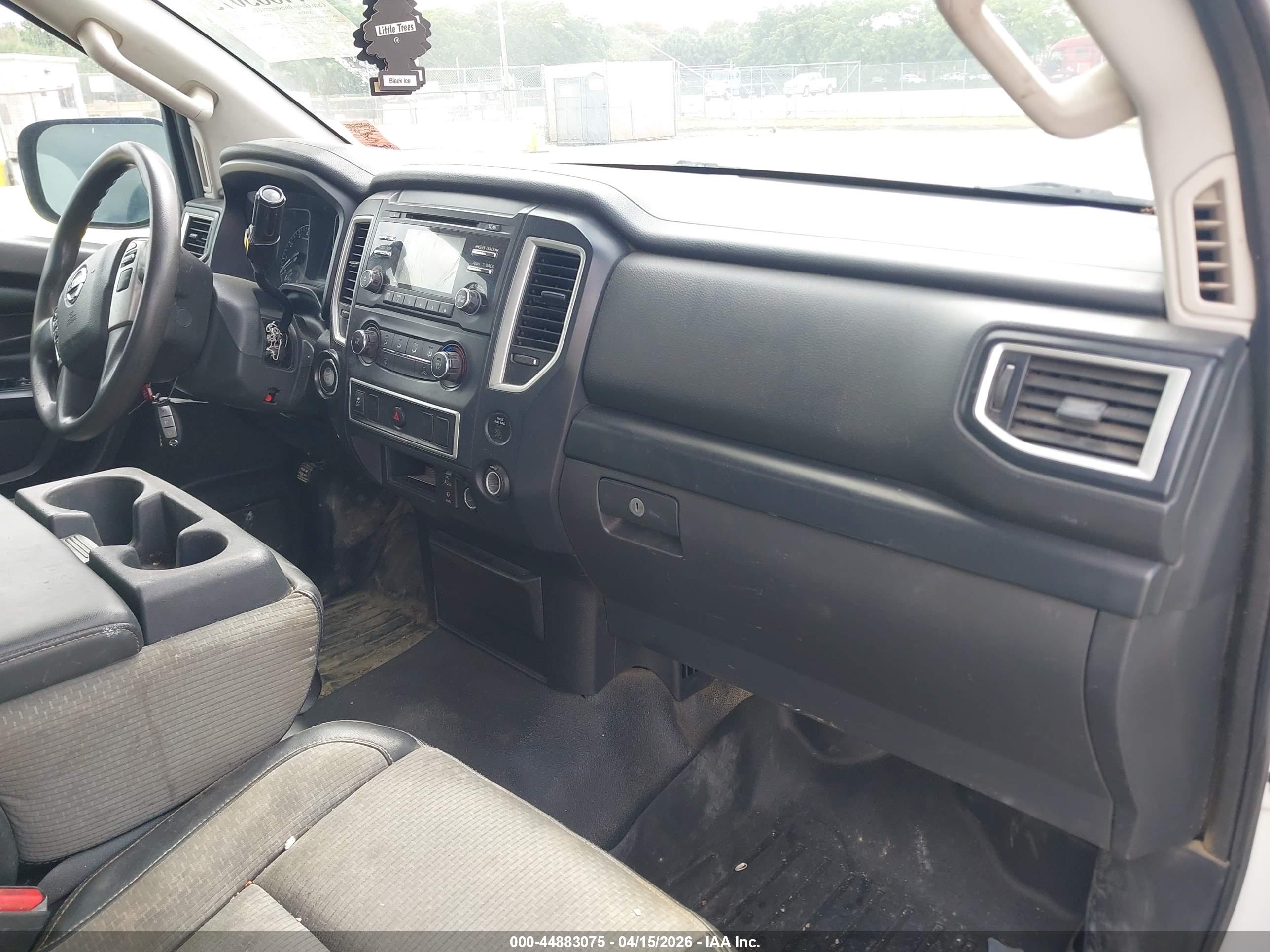 NISSAN TITAN image 5