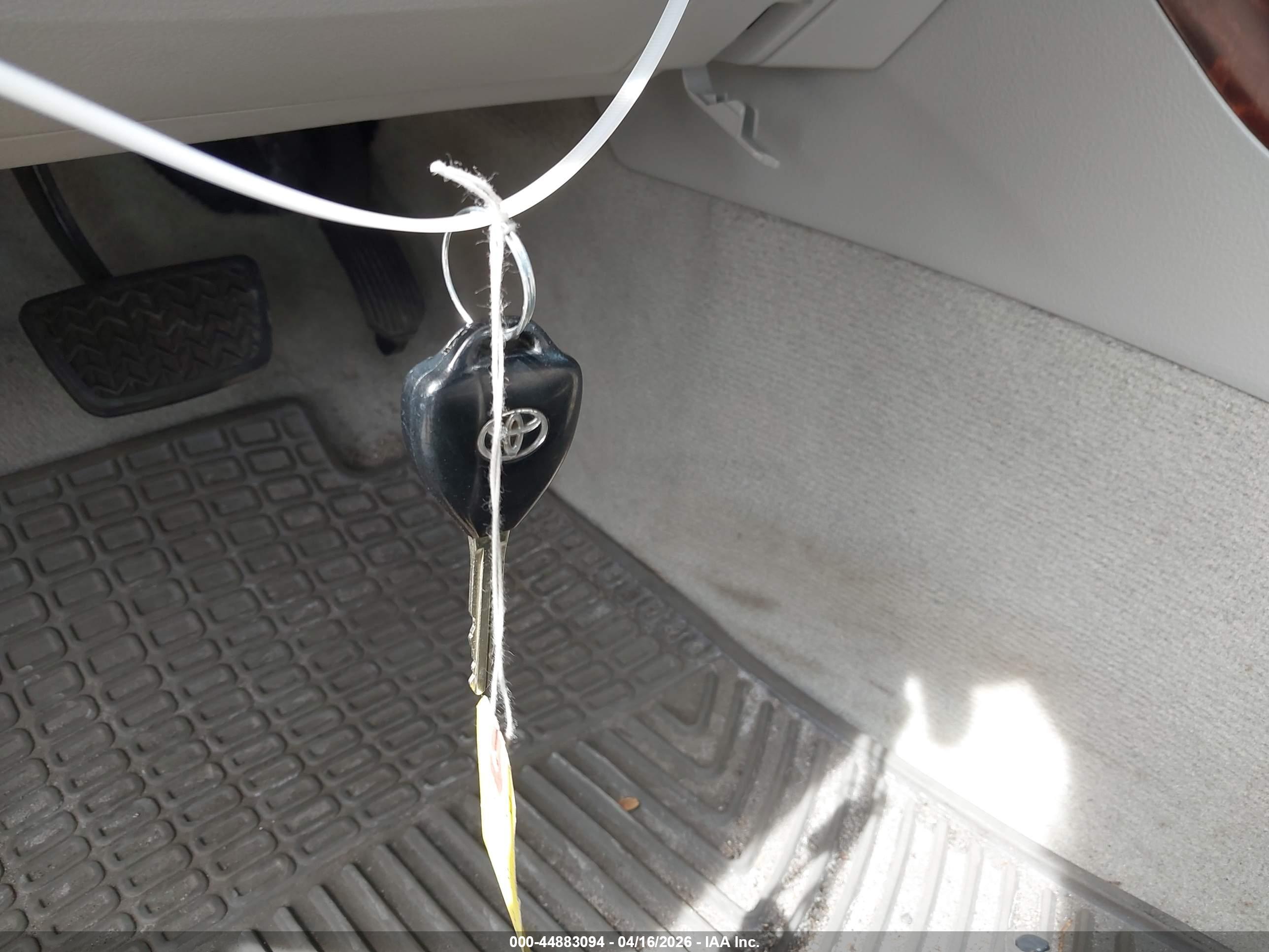 TOYOTA AVALON image 11