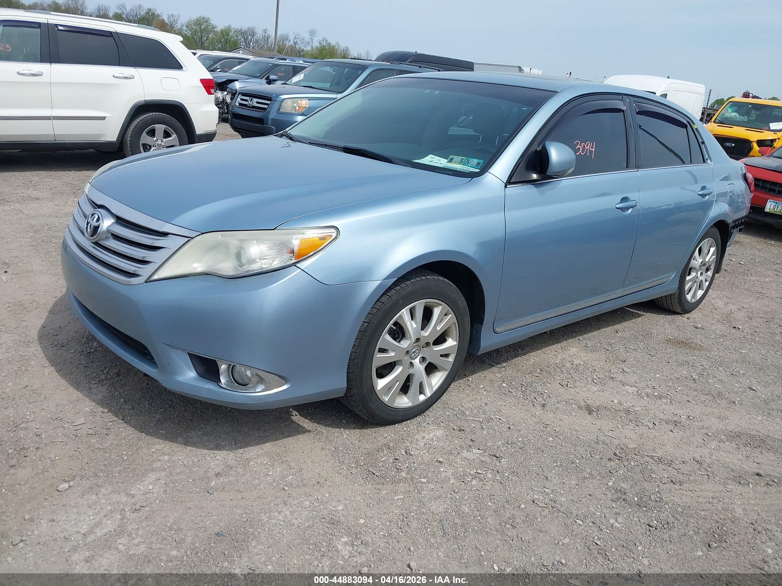 TOYOTA AVALON image 2