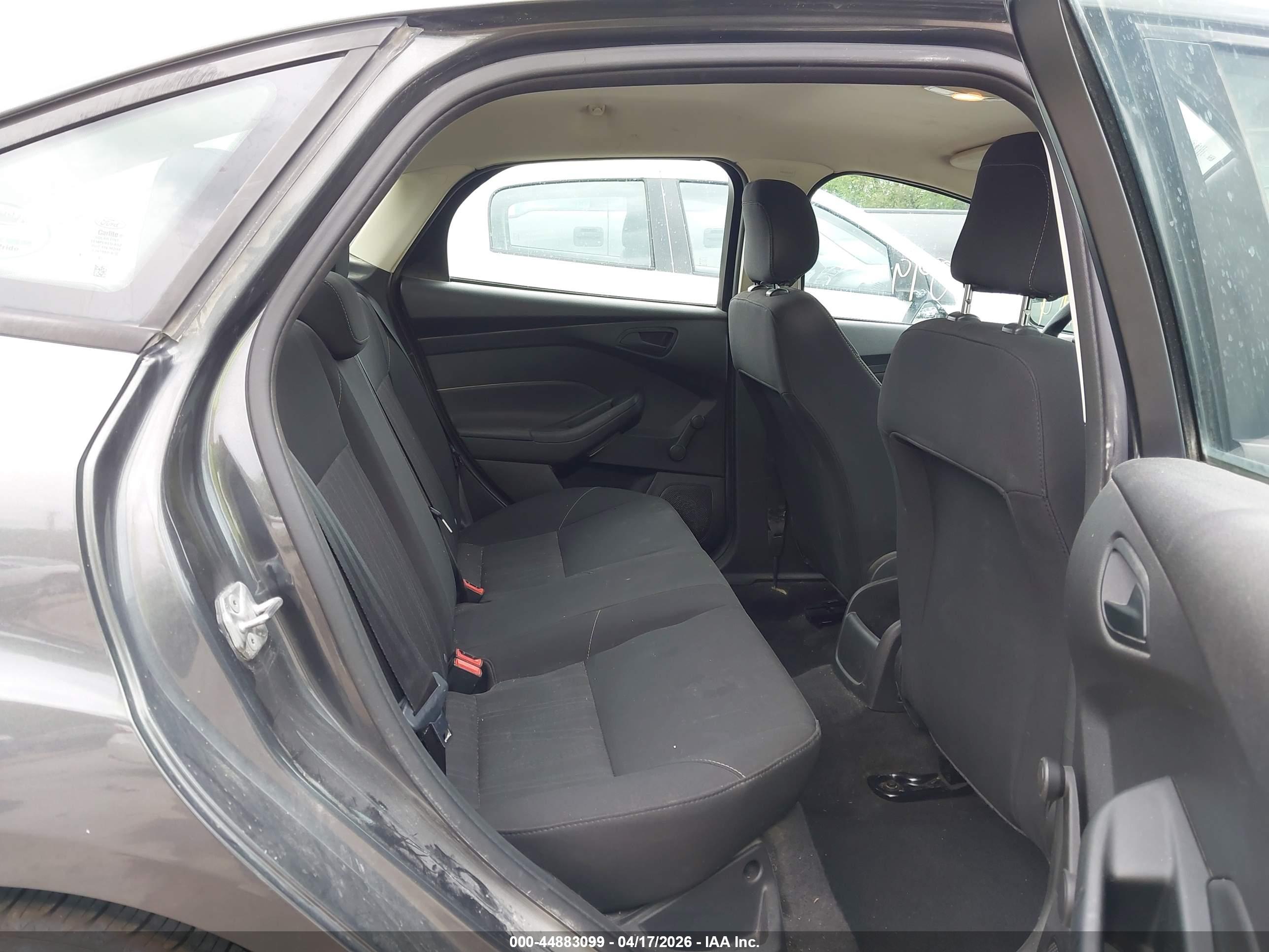 FORD FOCUS image 8
