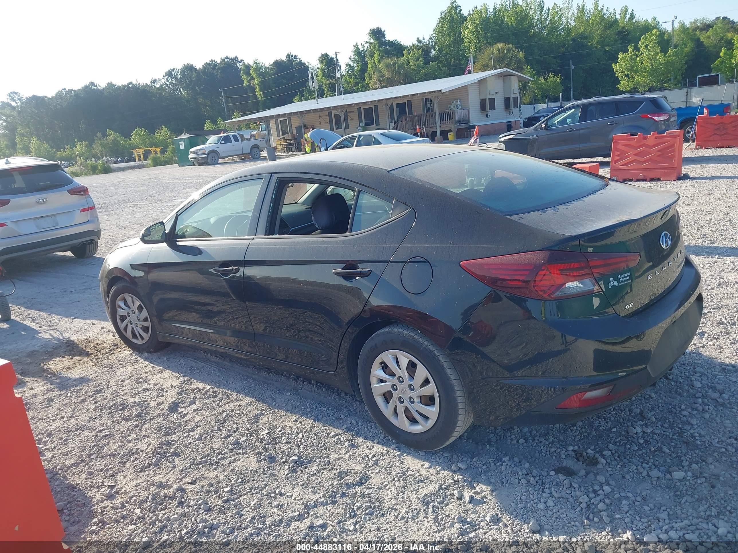 HYUNDAI ELANTRA image 3